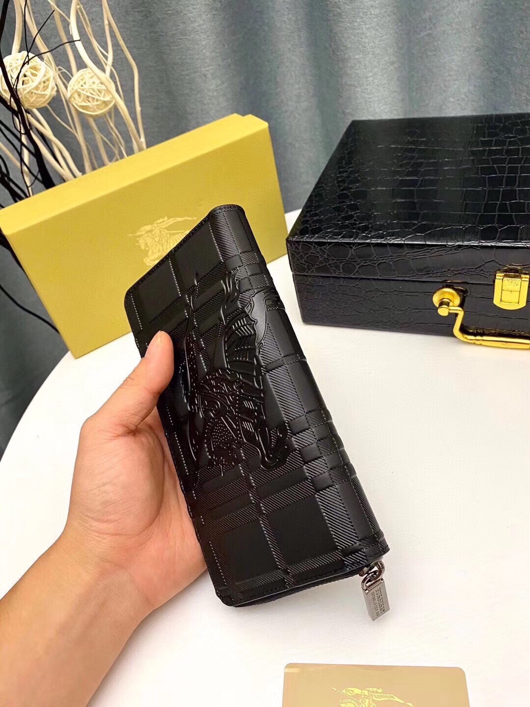 [TOP] BURBERRY Men's Leather Wallet - Black