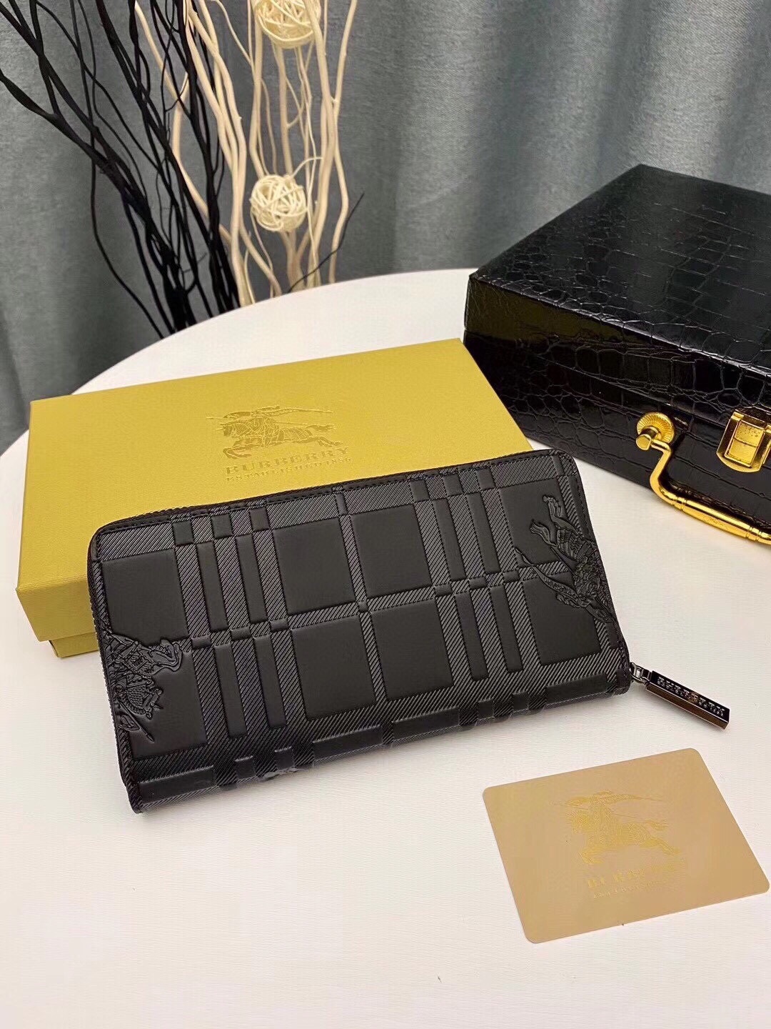 [TOP] BURBERRY Men's Leather Wallet - Black