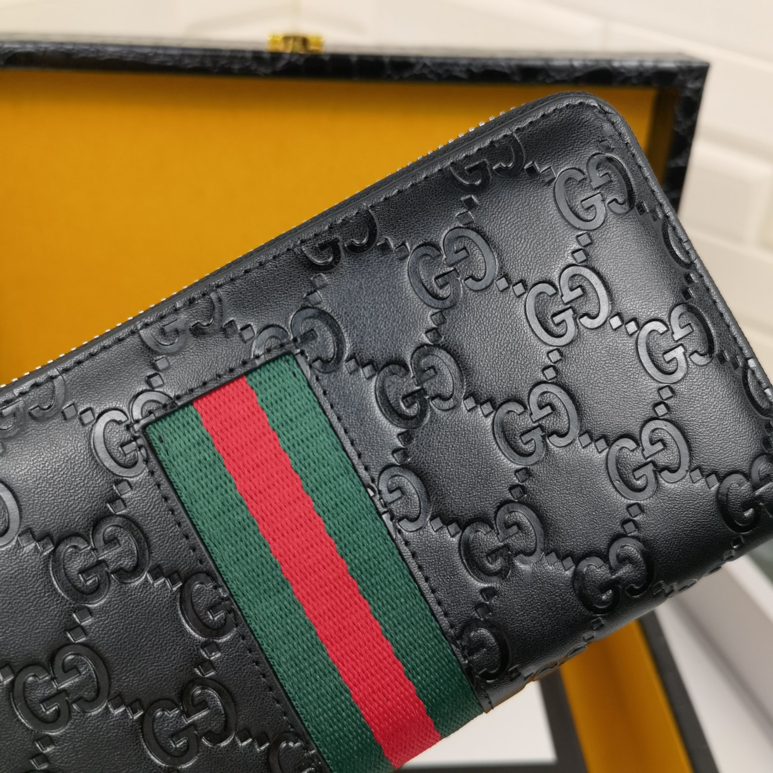 [TOP] GUCCI  Men's Wallet - Black