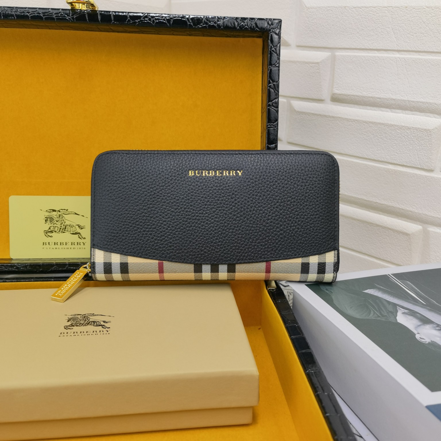 [TOP] BURBERRY Men's Leather Wallet - Brown