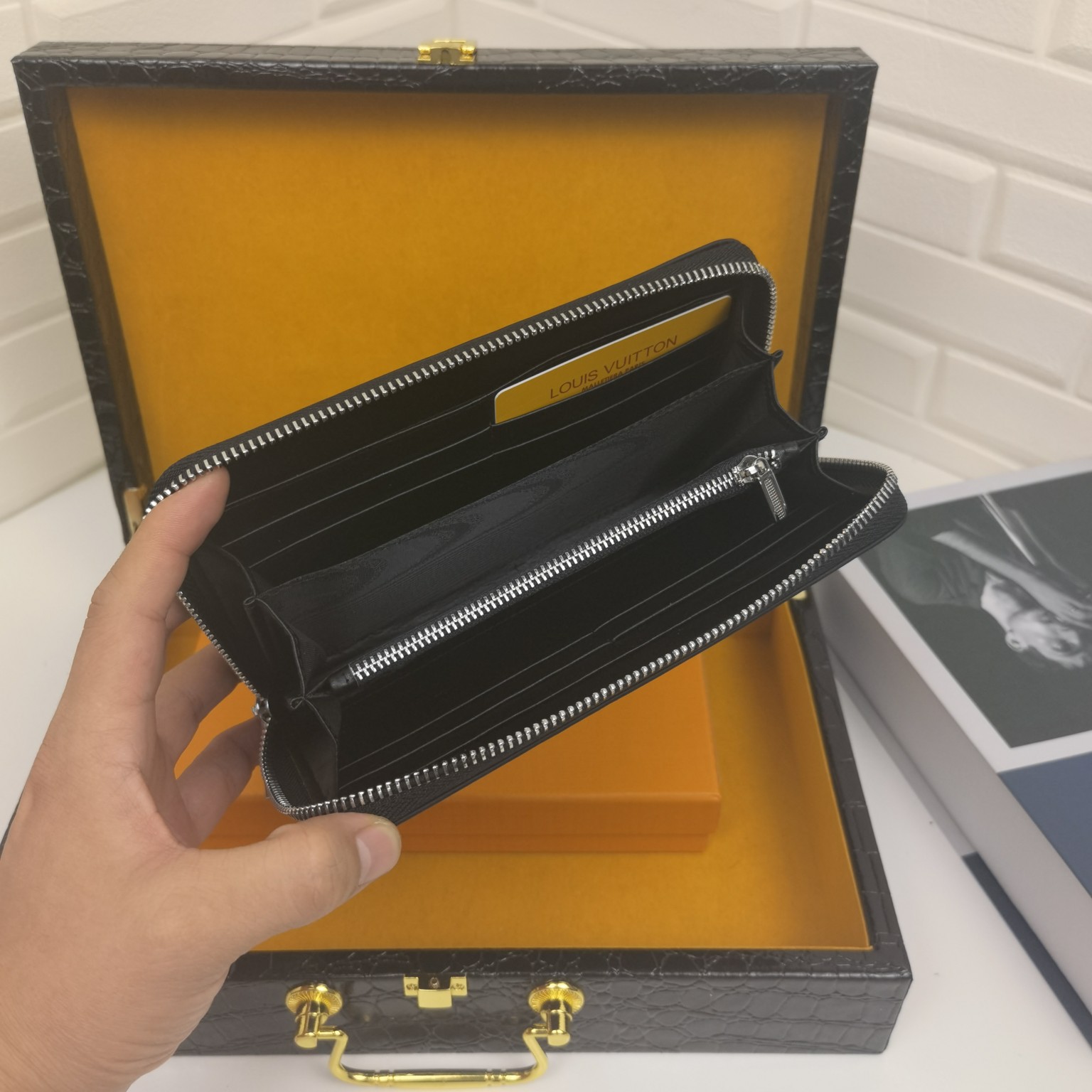 [TOP] Louis Vuitton LV LV Cowhide Wallet - Black