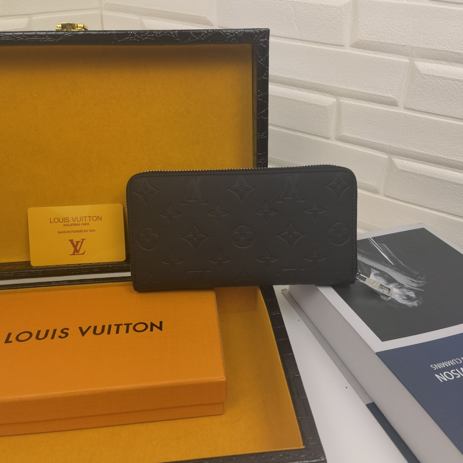 [TOP] Louis Vuitton LV LV Cowhide Wallet - Black