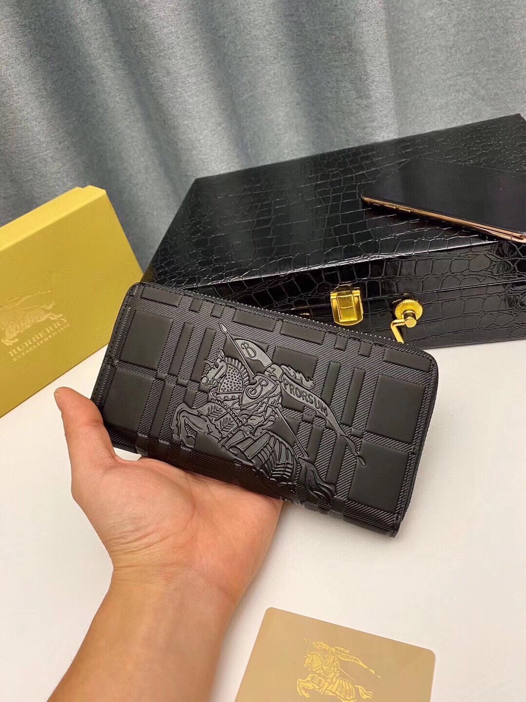 [TOP] BURBERRY Men's Leather Wallet - Black