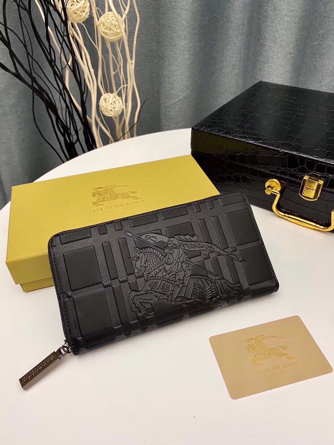 [TOP] BURBERRY Men's Leather Wallet - Black