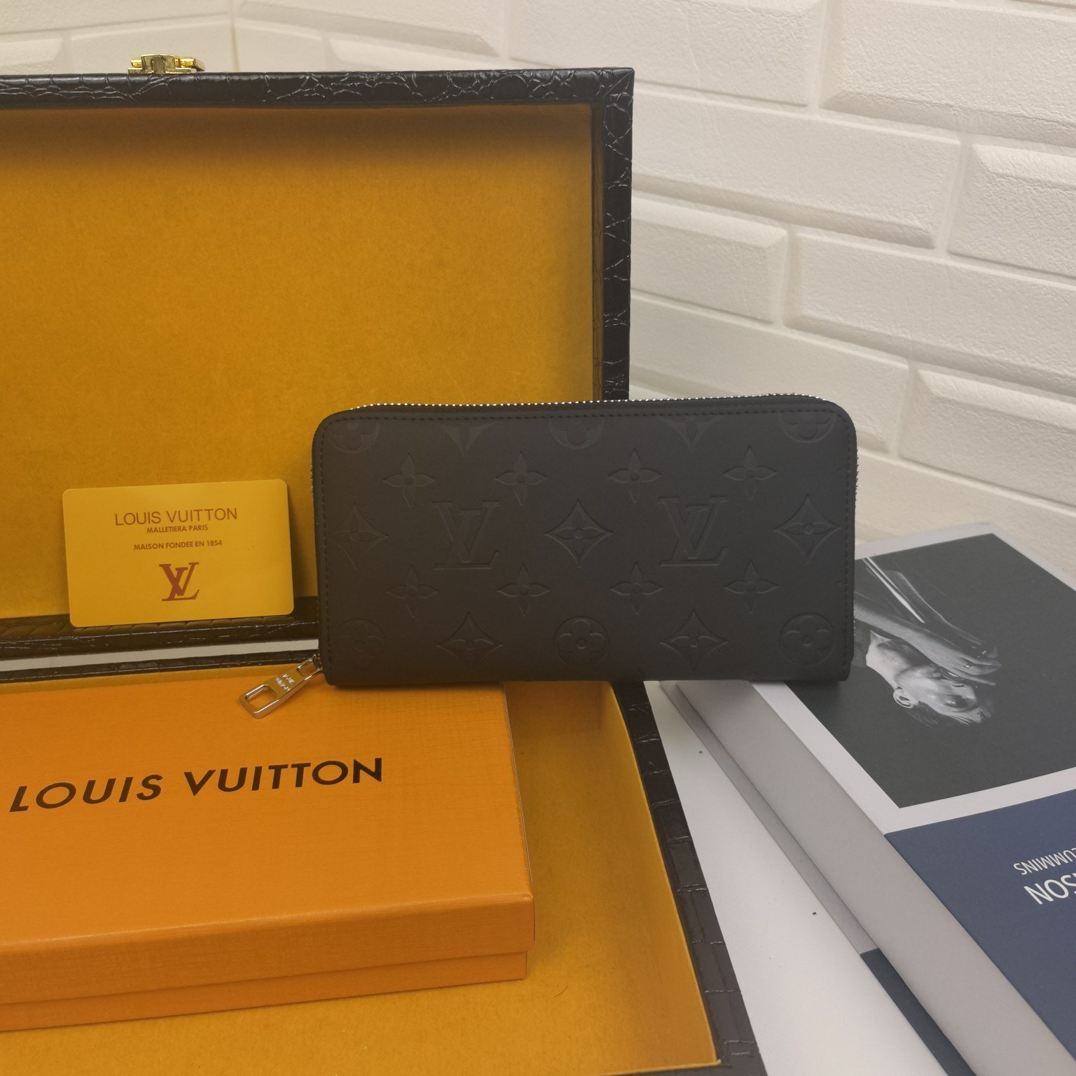 [TOP] Louis Vuitton LV LV Cowhide Wallet - Black