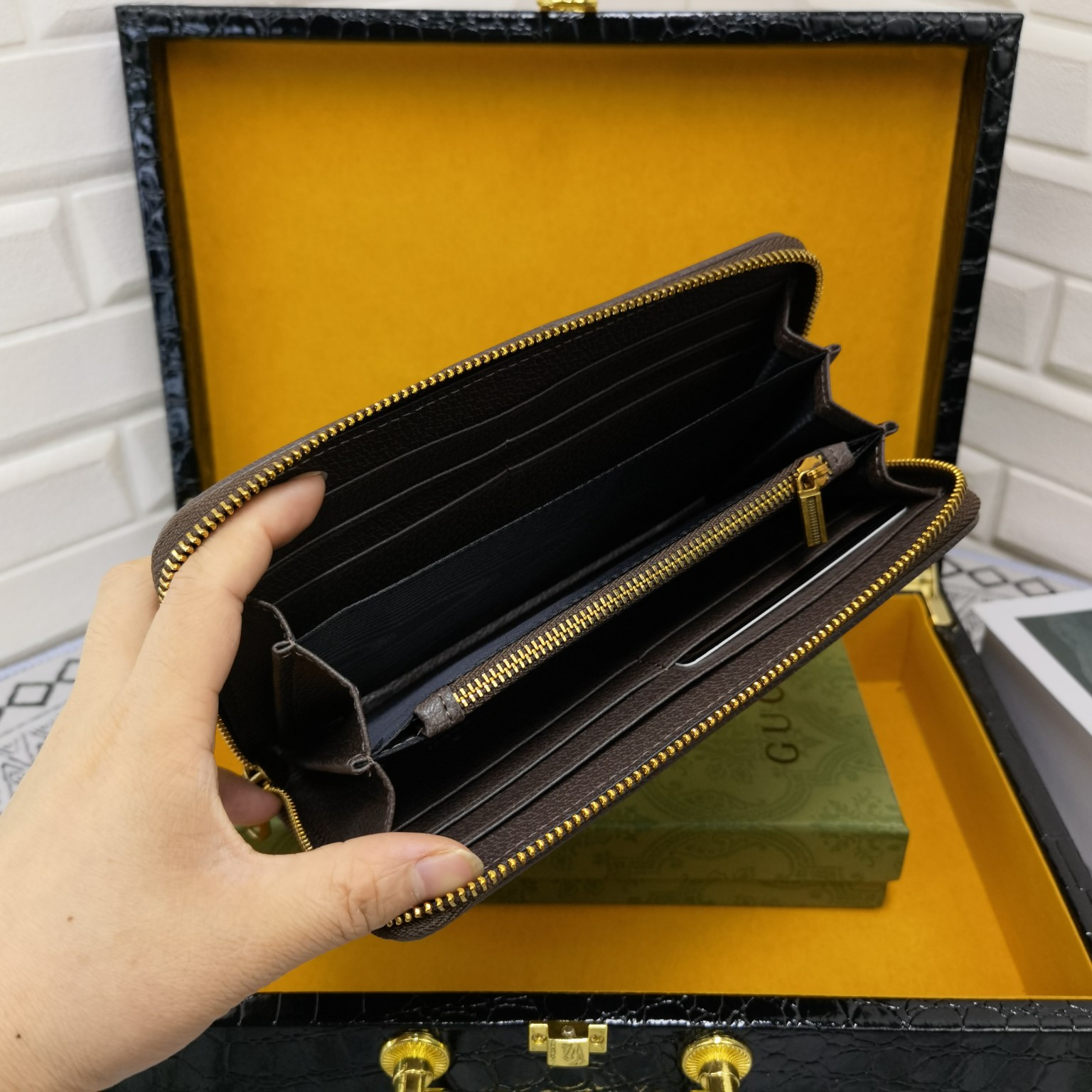 [TOP] GUCCI  Men's Wallet