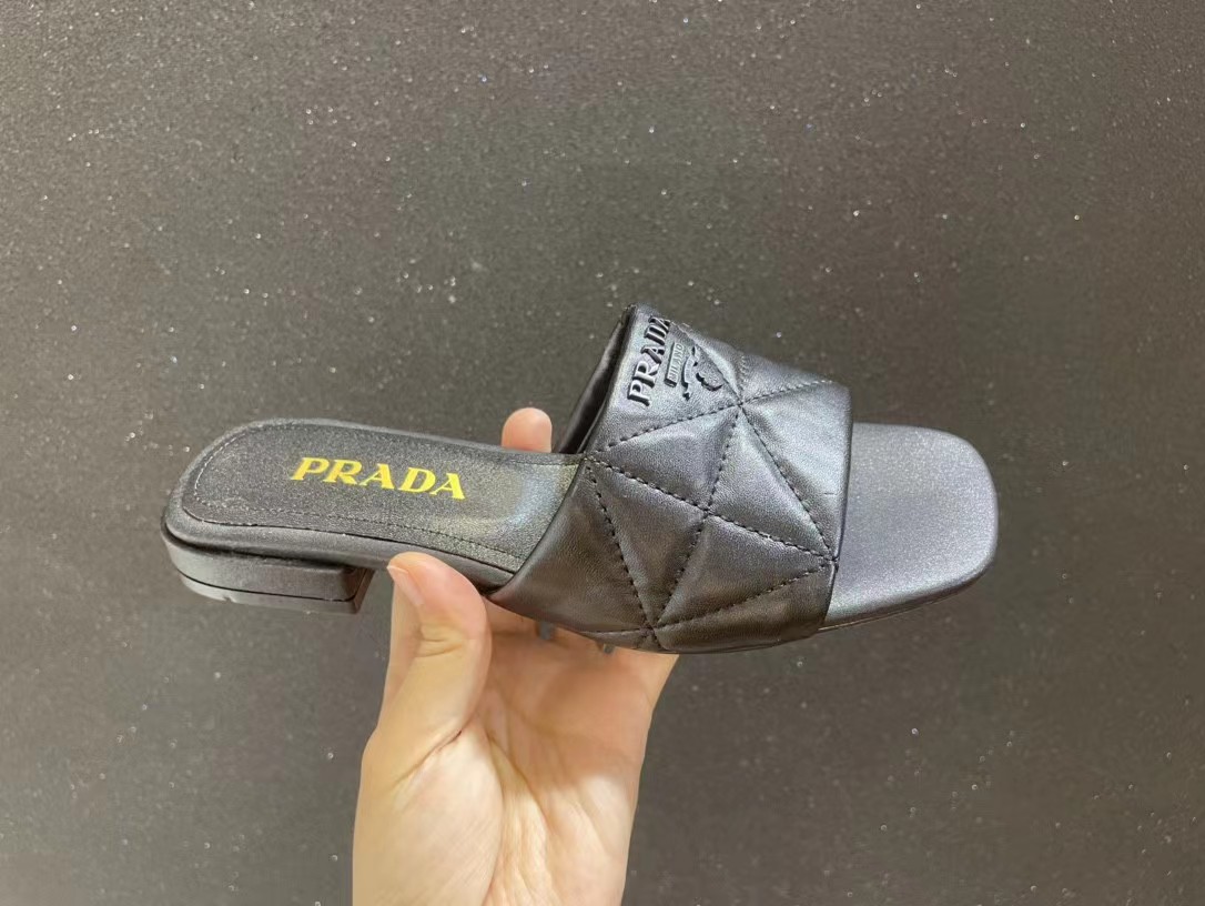 [TOP] PRADA Slides - 17 Color