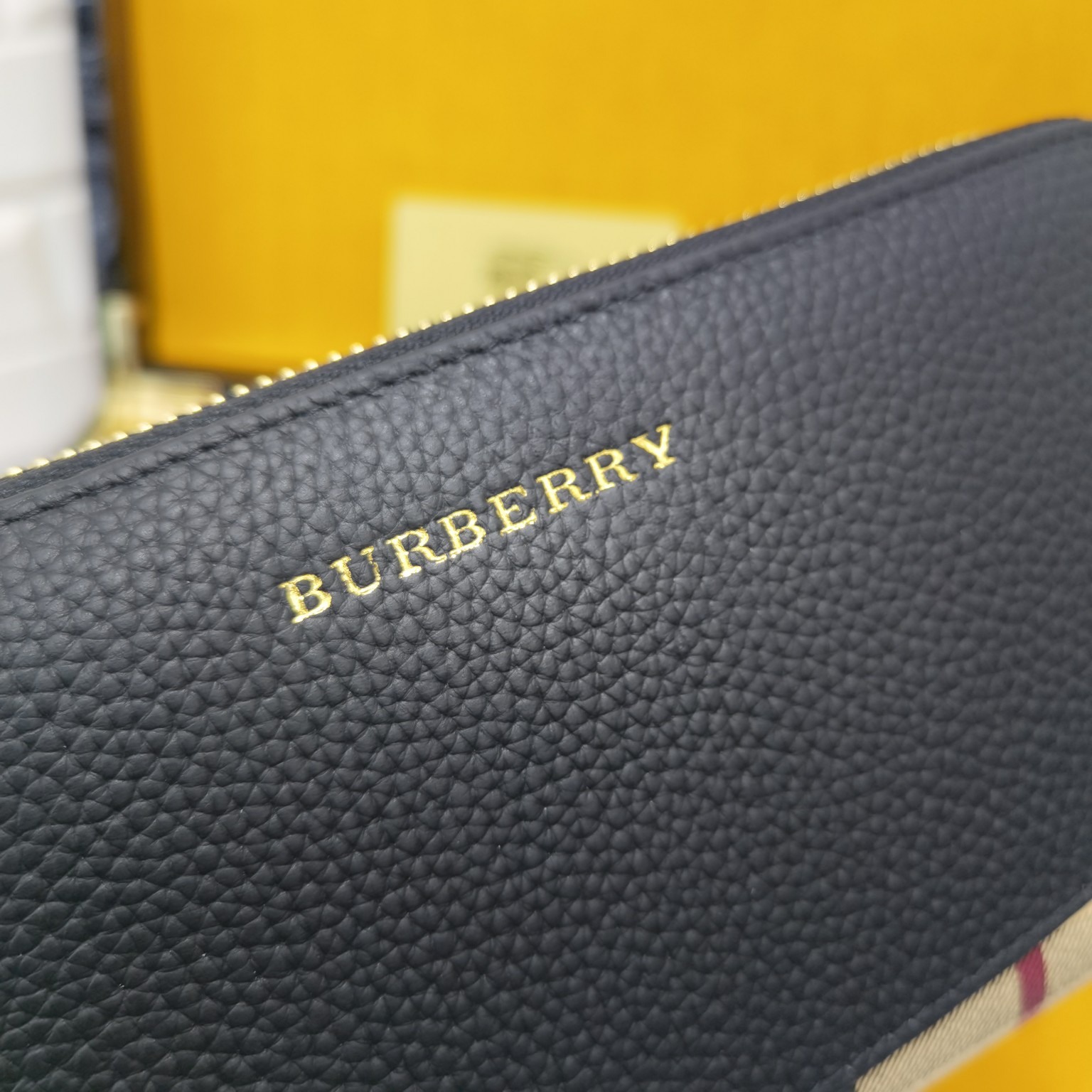 [TOP] BURBERRY Men's Leather Wallet - Brown