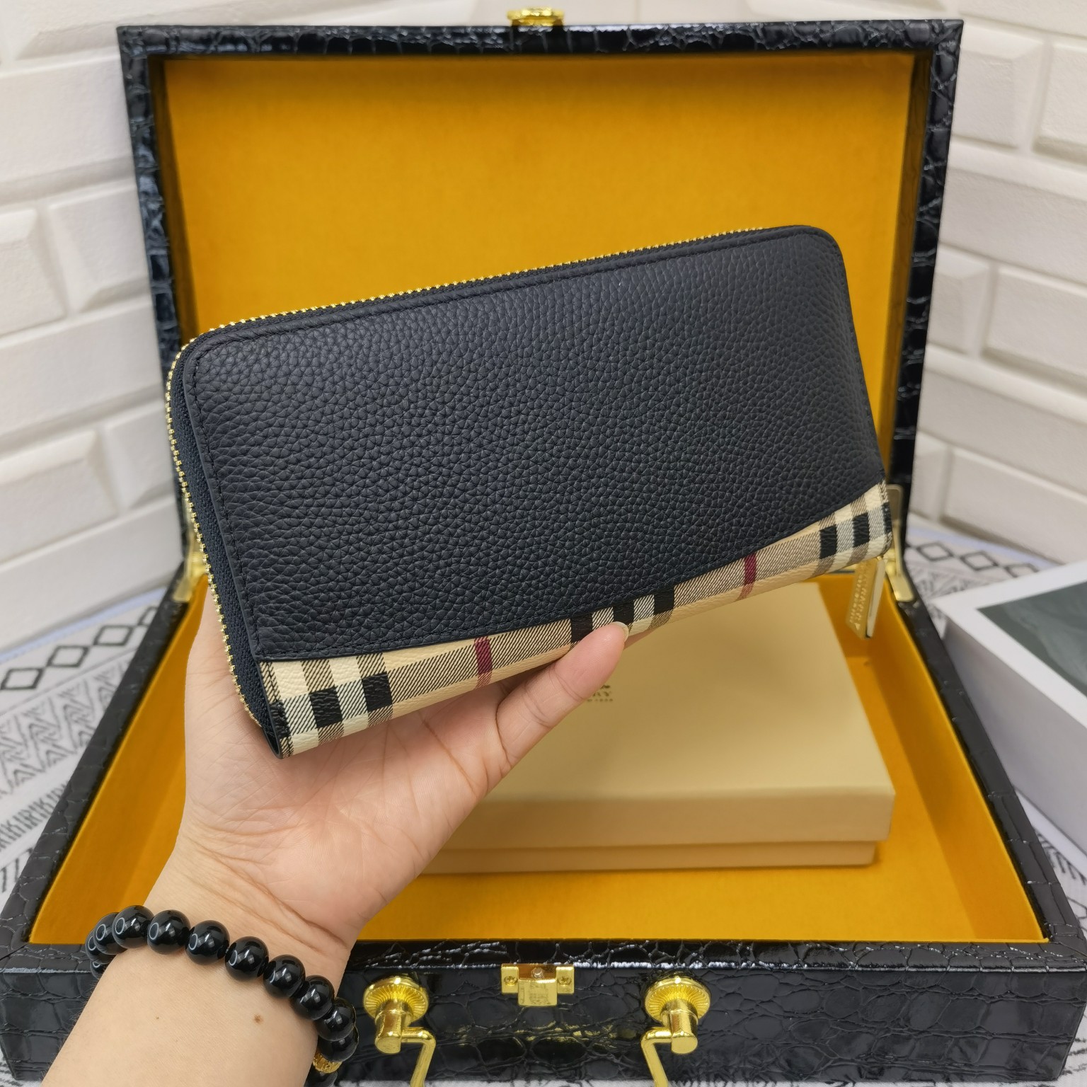 [TOP] BURBERRY Men's Leather Wallet - Brown