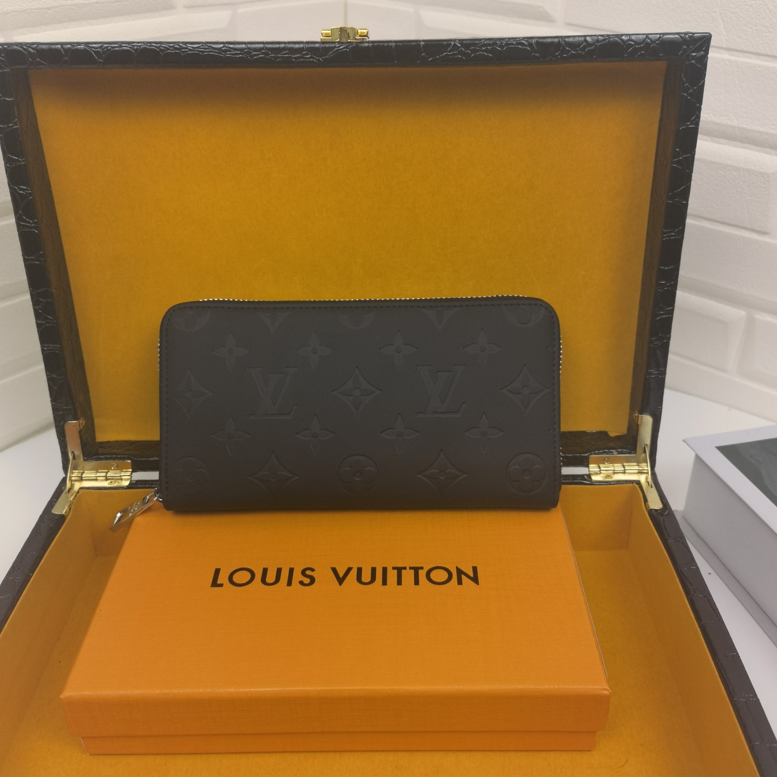 [TOP] Louis Vuitton LV LV Cowhide Wallet - Black