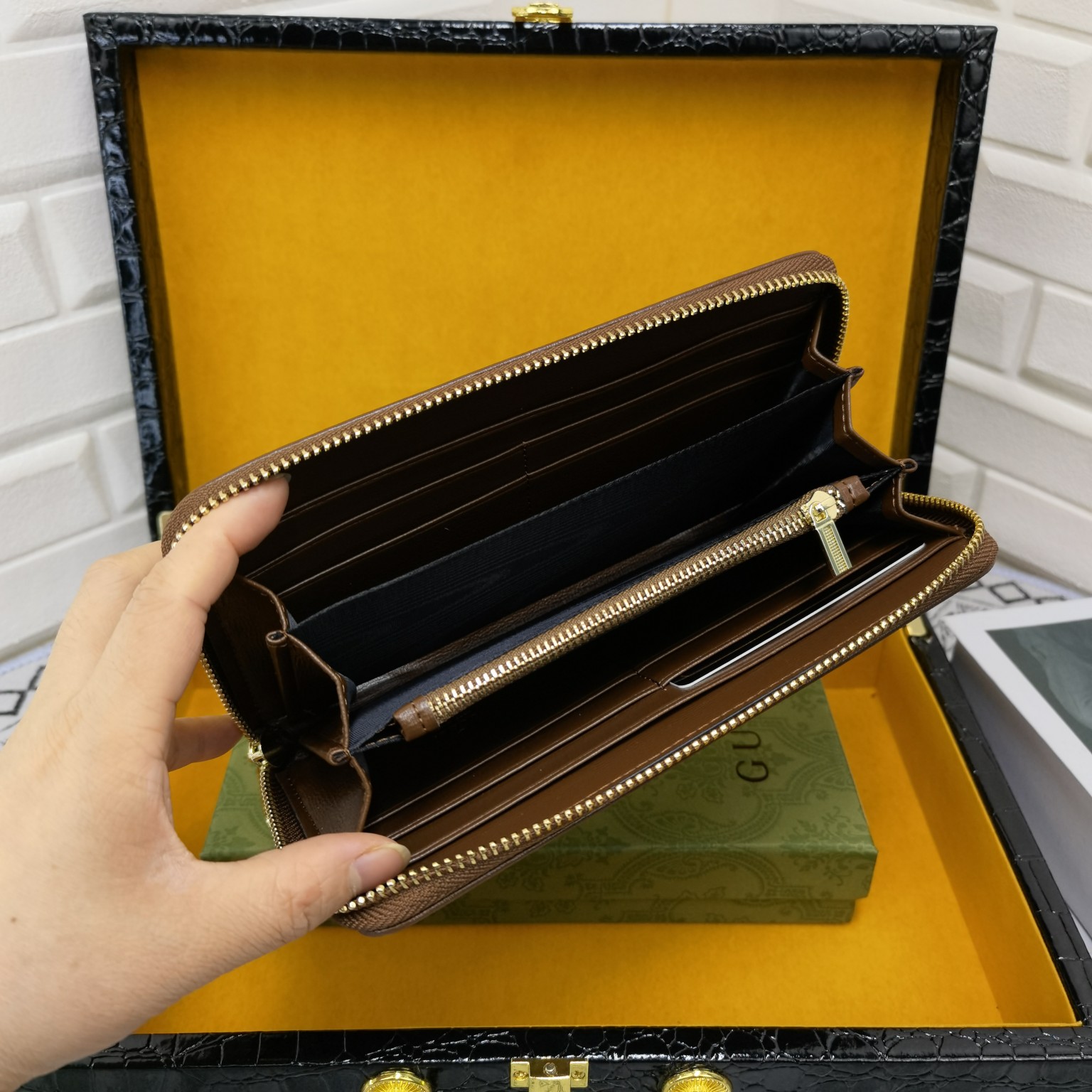 [TOP] GUCCI  Men's Wallet