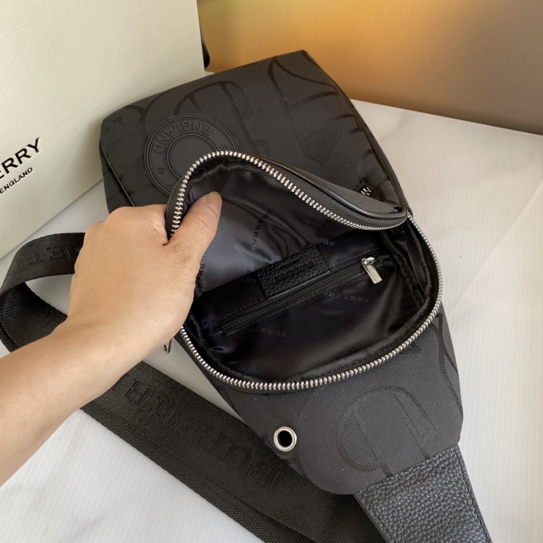 [TOP] BURBERRY Men's Backpack - Black