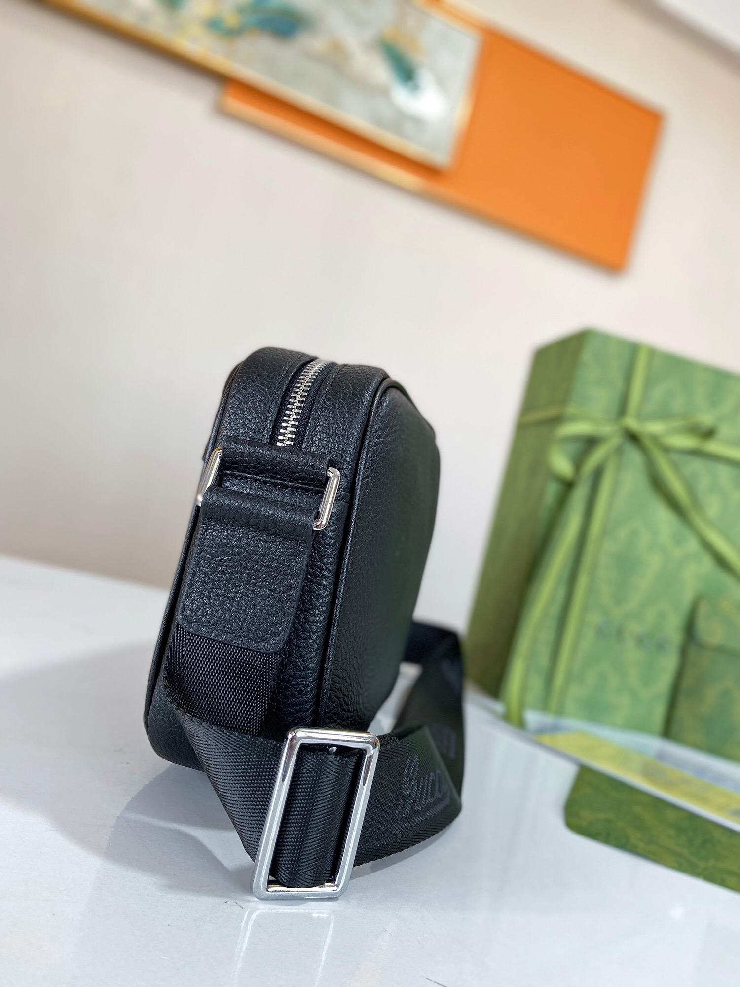 [TOP] GUCCI Men's Cross Body Bags - Black