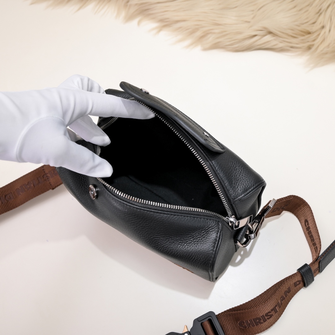 [TOP]  Christian Dior Men's Cross Body Bags