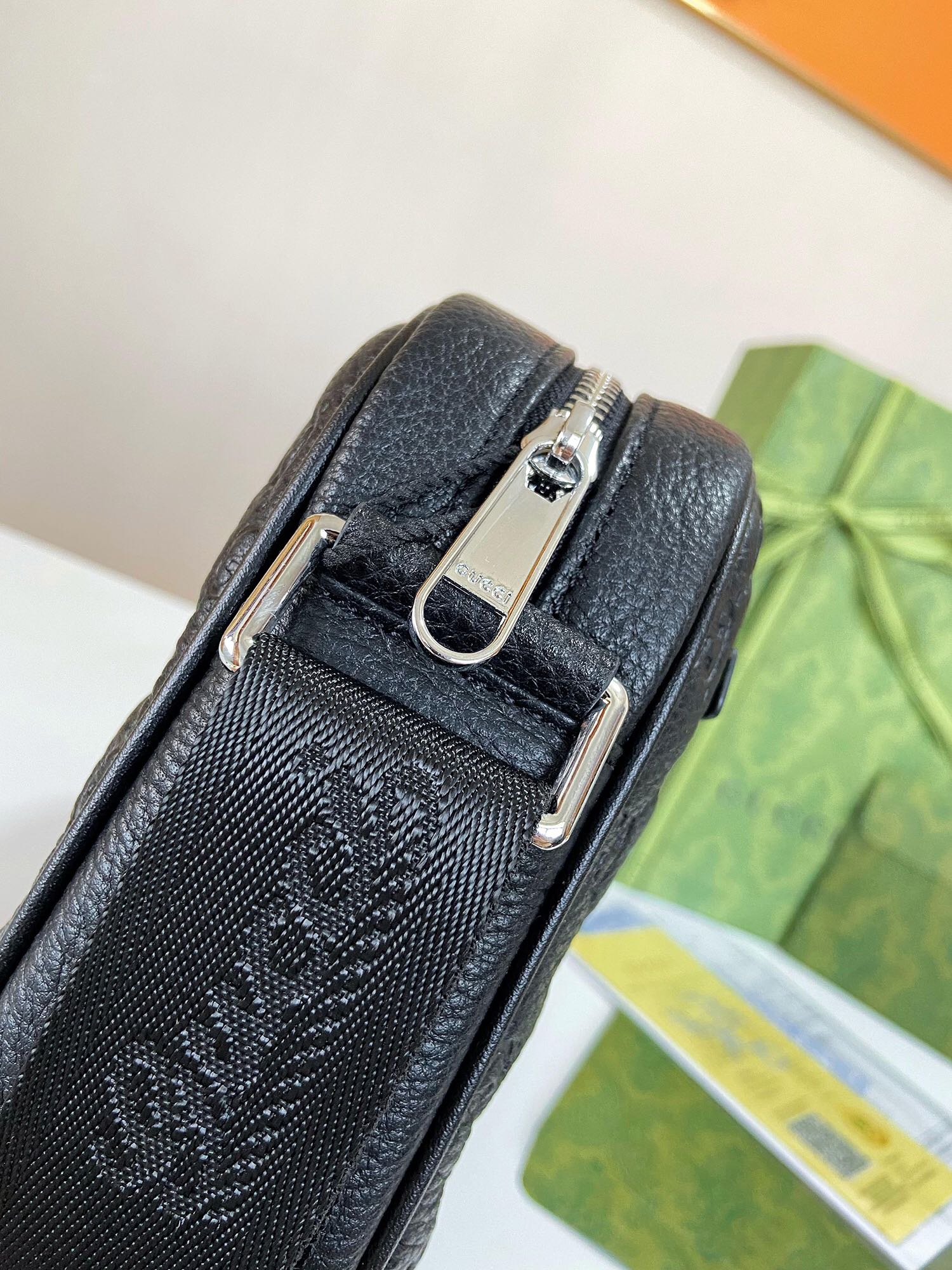 [TOP] GUCCI Men's Cross Body Bags - Black