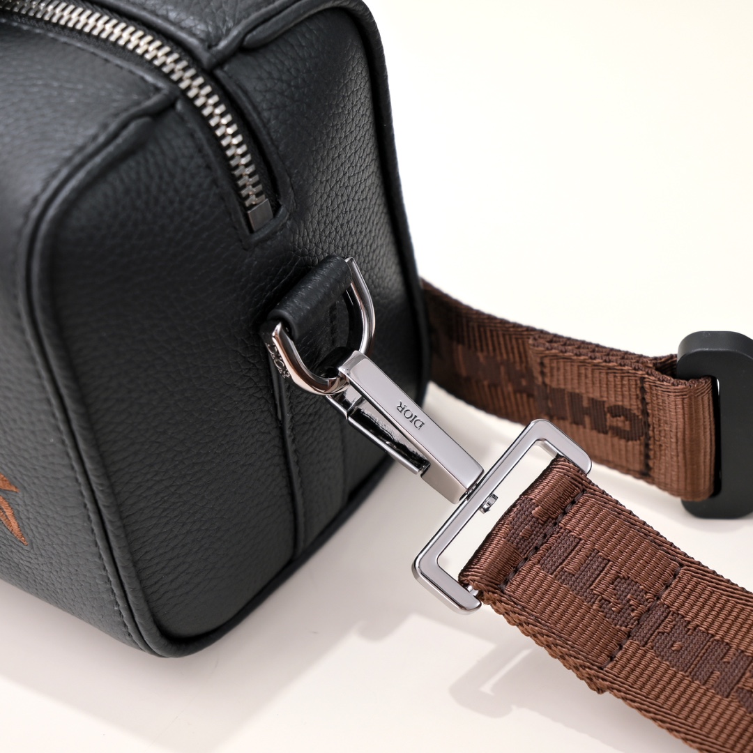 [TOP]  Christian Dior Men's Cross Body Bags