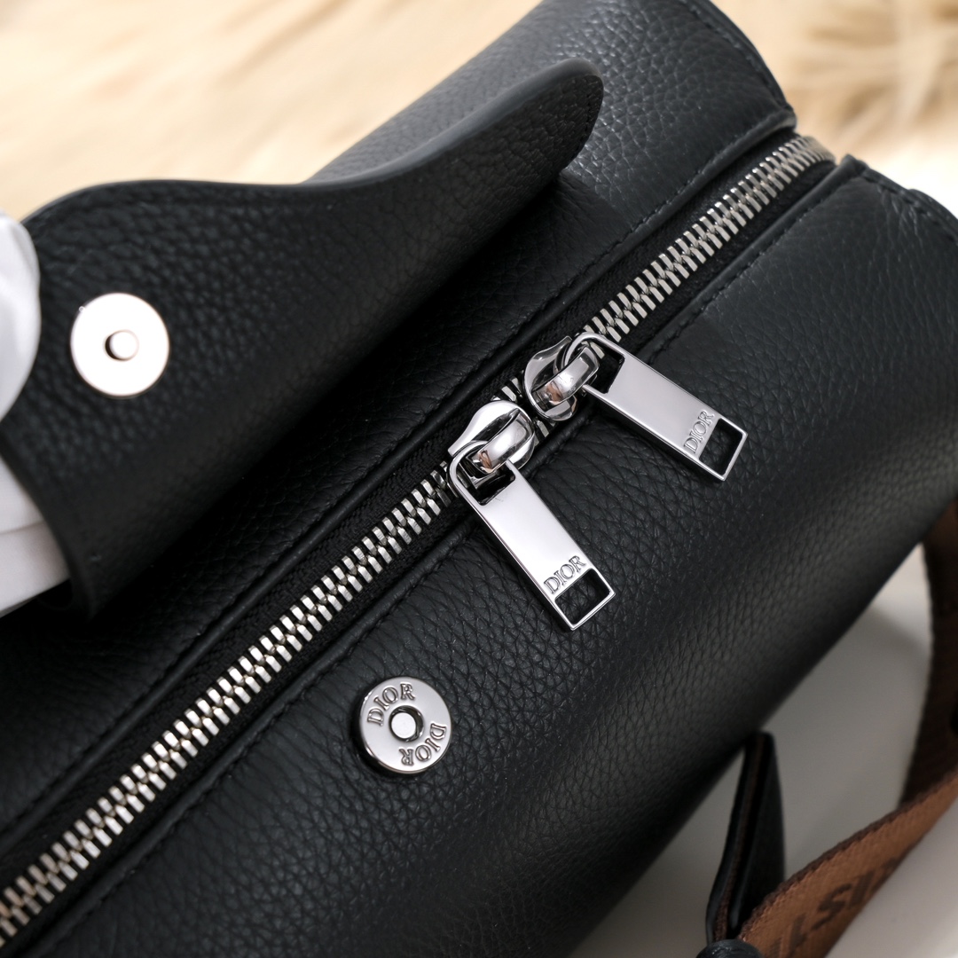 [TOP]  Christian Dior Men's Cross Body Bags