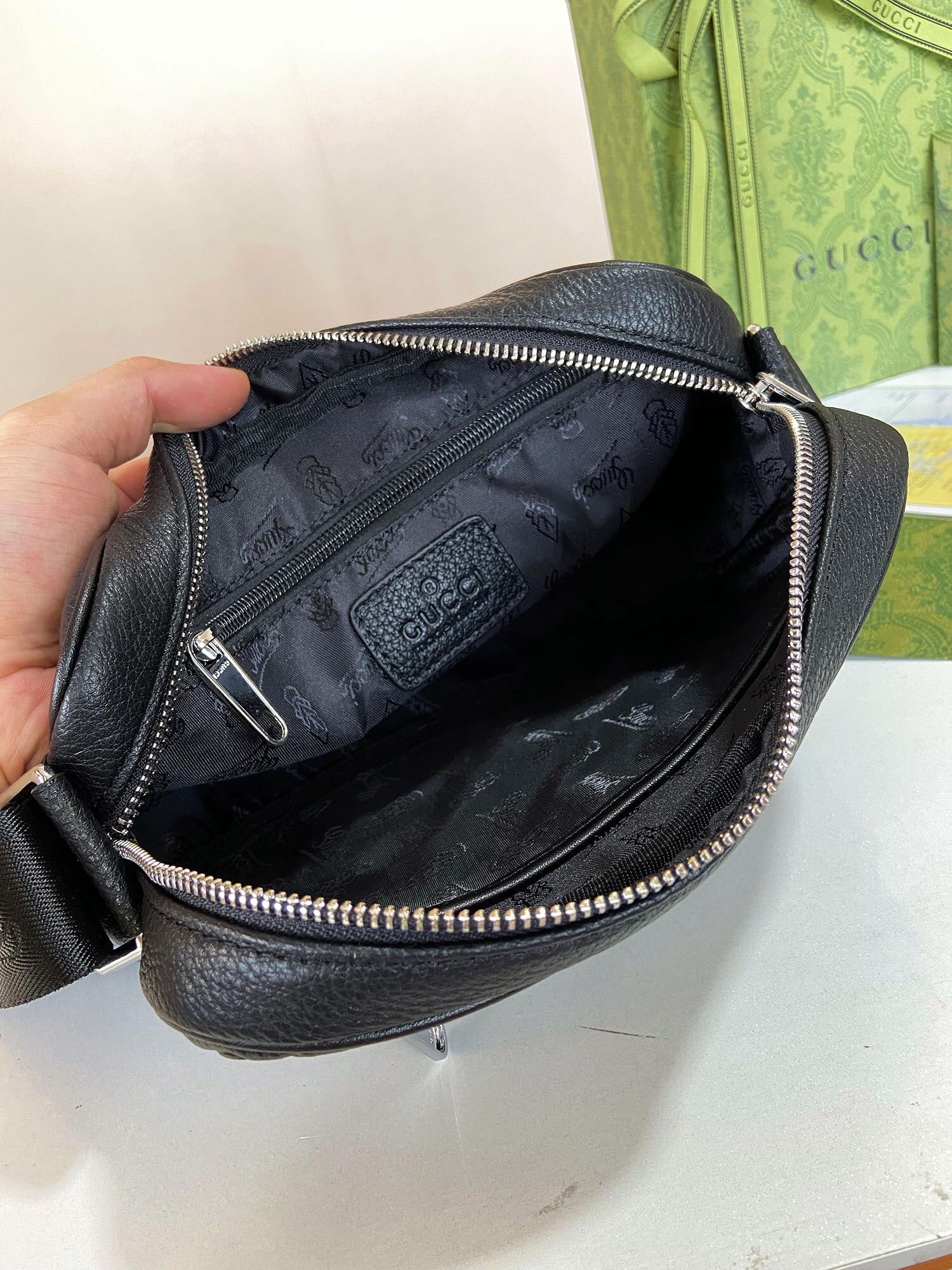 [TOP] GUCCI Men's Cross Body Bags - Black