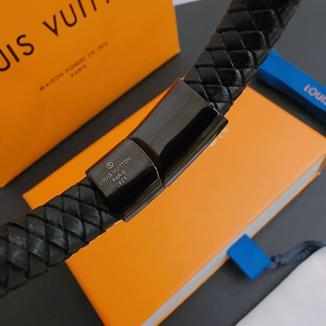 [TOP] Louis Vuitton LV Cowhide Bracelet - Black