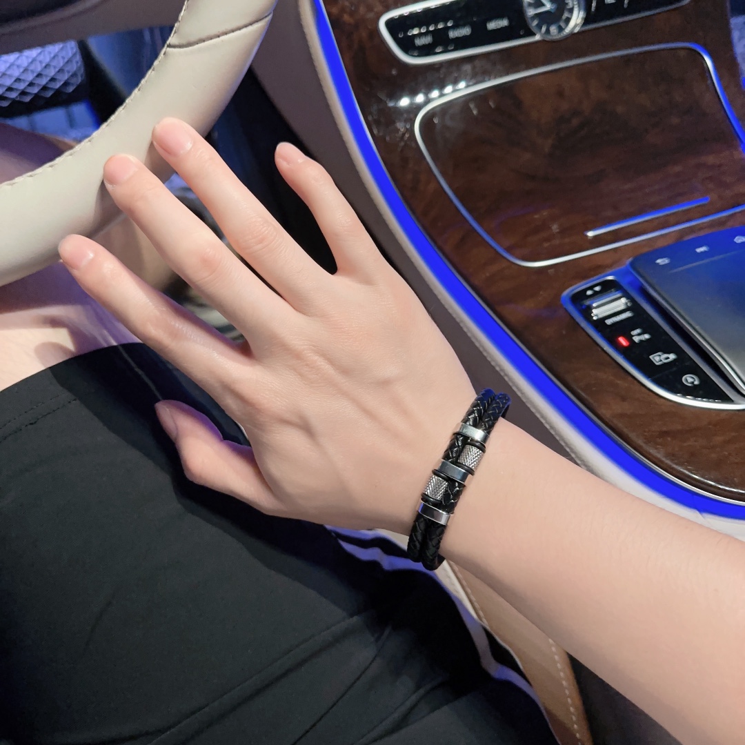 [TOP] Louis Vuitton LV Cowhide Bracelet - Black