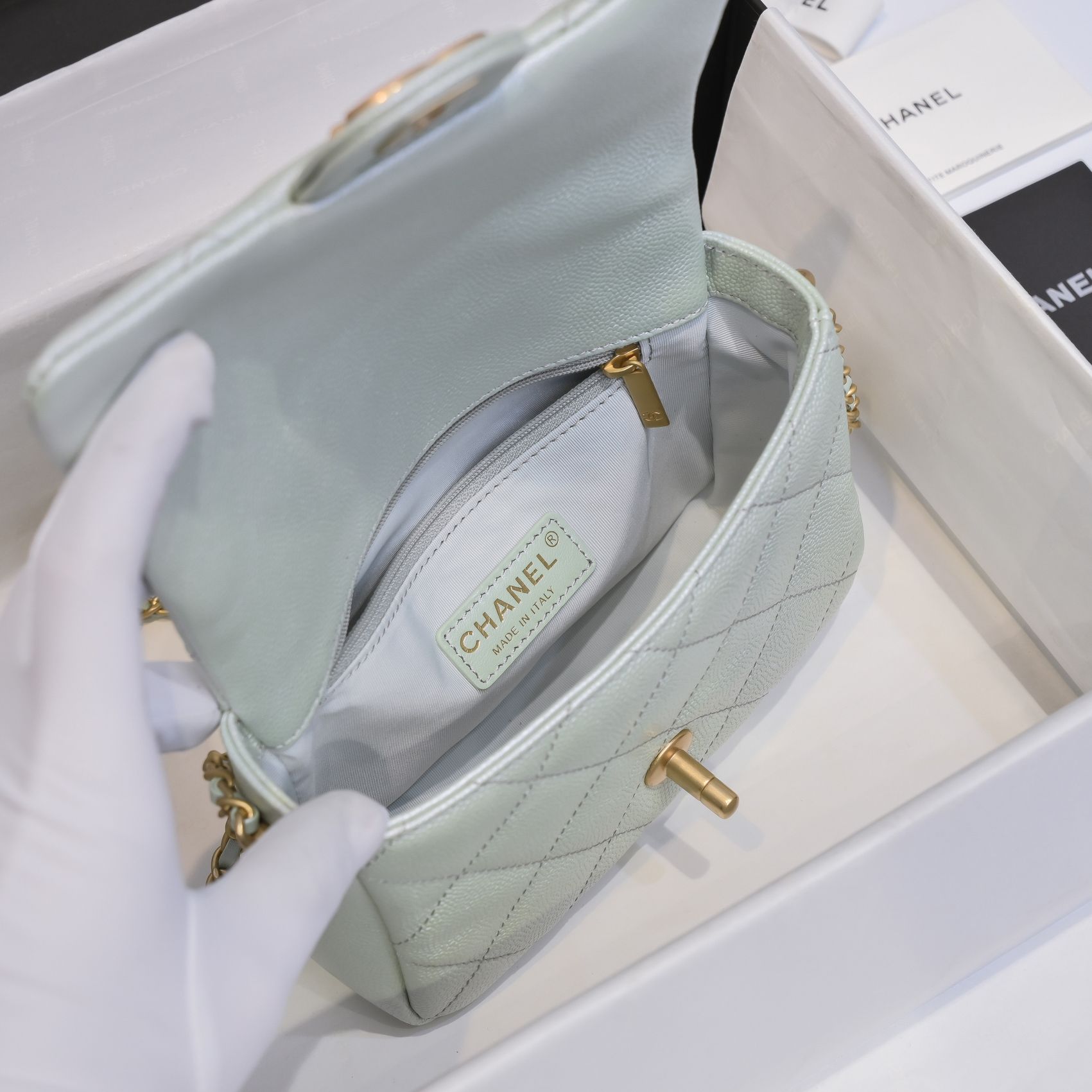 [TOP] CHANEL Classic Flap Bag Adjustable Chain SS21 Mini Square 19x13x6cm - Green