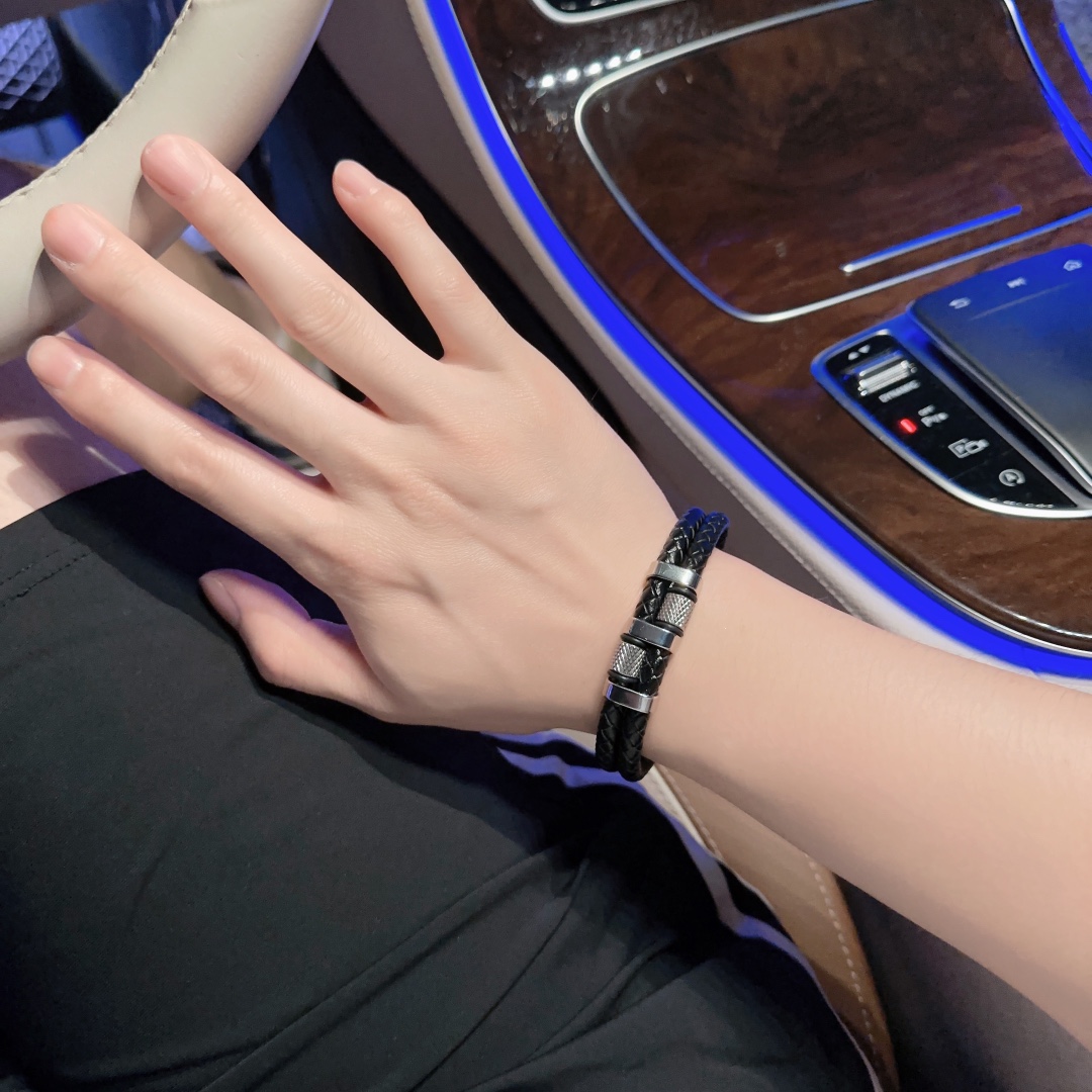 [TOP] Louis Vuitton LV Cowhide Bracelet - Black