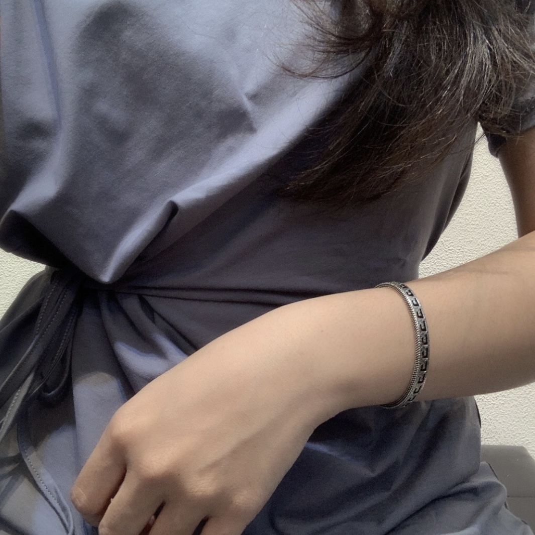 [TOP] GUCCI Open Bracelet - Silver