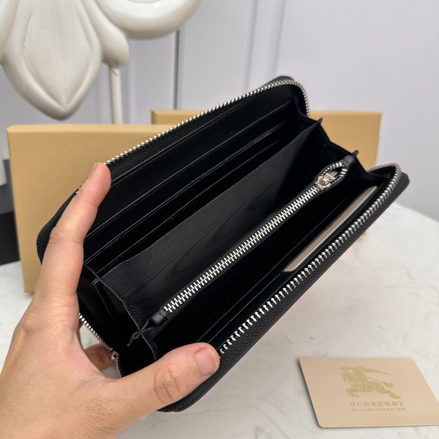 [TOP] BURBERRY Men's  Wallet - Black