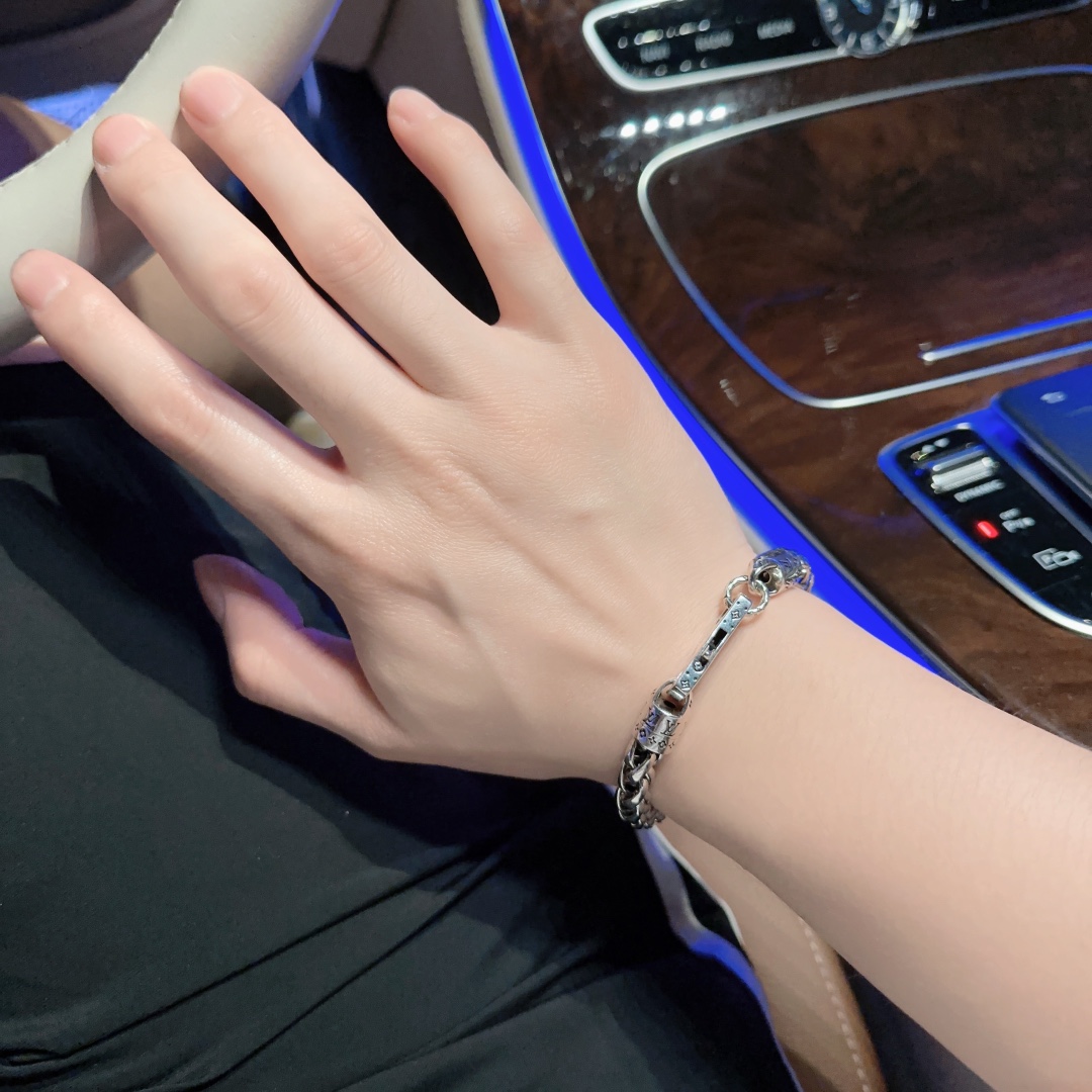 [TOP] Louis Vuitton LV Vintage Bracelet - Silver