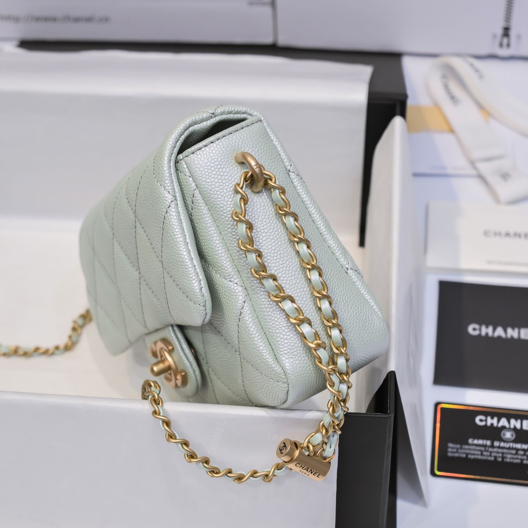 [TOP] CHANEL Classic Flap Bag Adjustable Chain SS21 Mini Square 19x13x6cm - Green