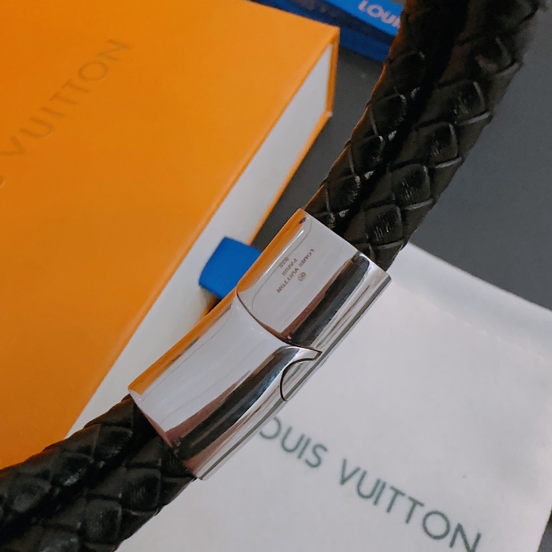 [TOP] Louis Vuitton LV Cowhide Bracelet - Black