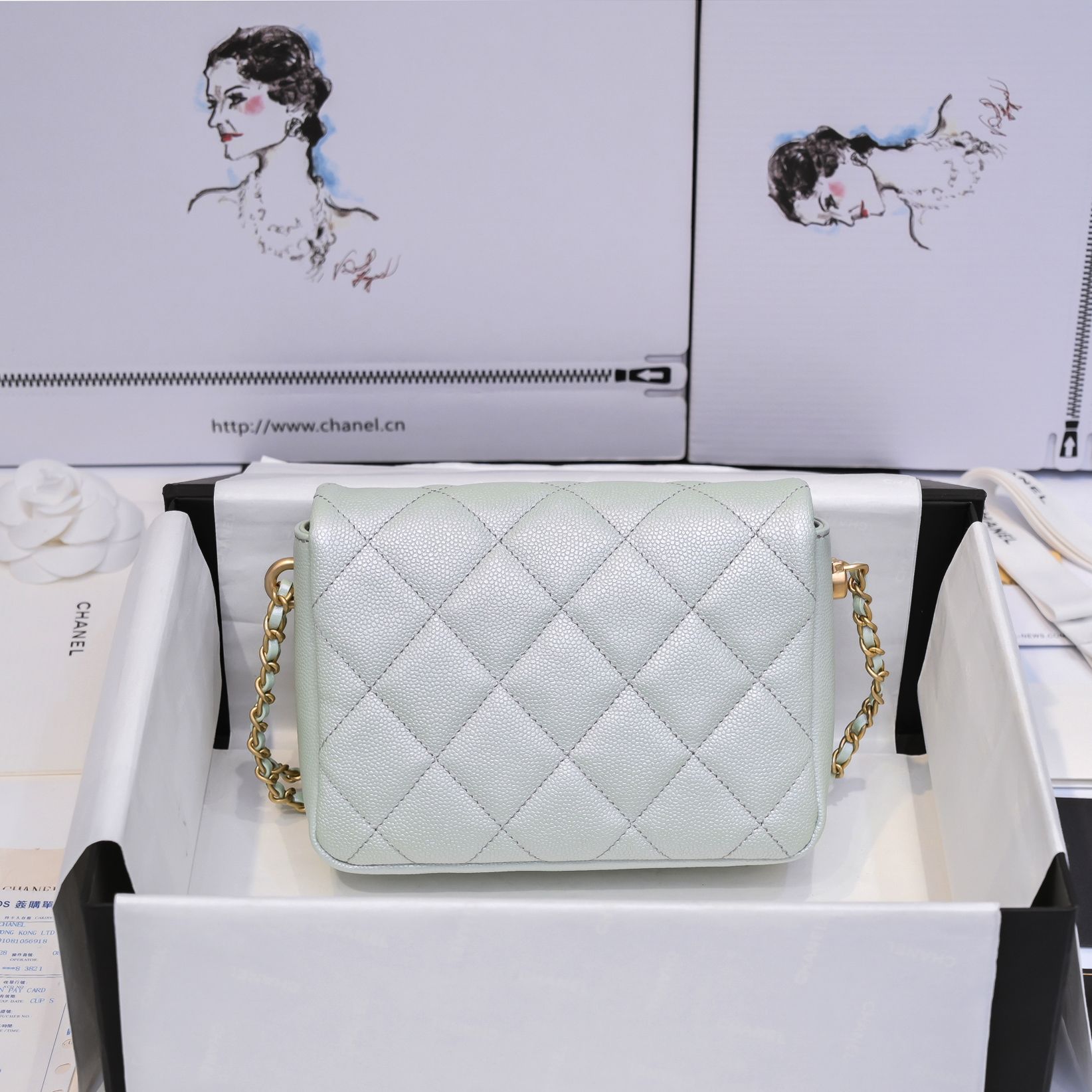[TOP] CHANEL Classic Flap Bag Adjustable Chain SS21 Mini Square 19x13x6cm - Green