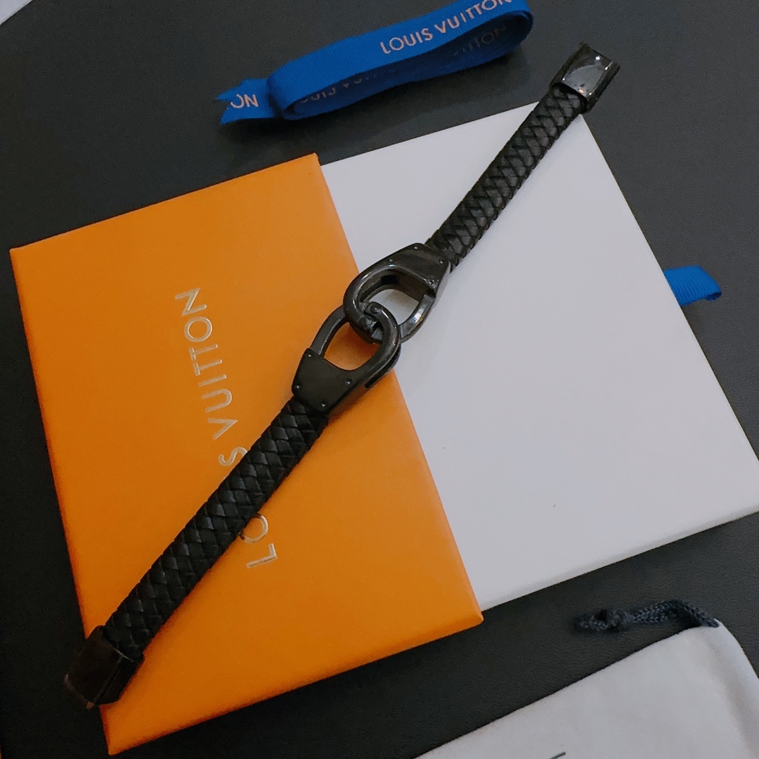 [TOP] Louis Vuitton LV Cowhide Bracelet - Black