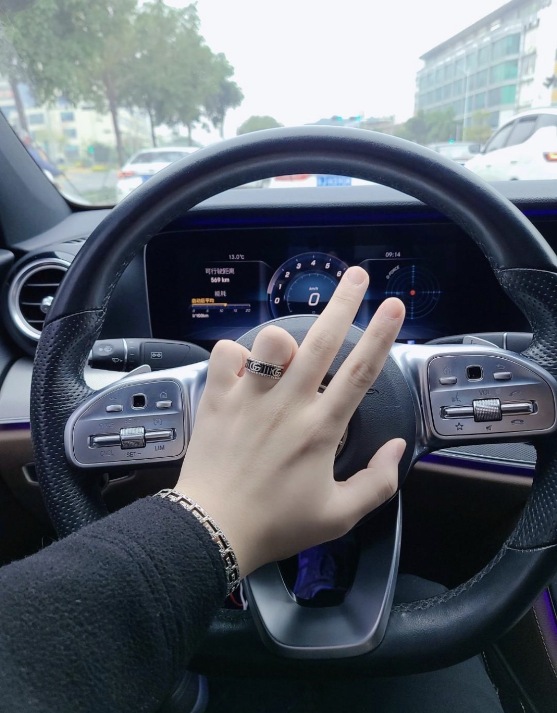 [TOP] GUCCI Open Bracelet - Silver