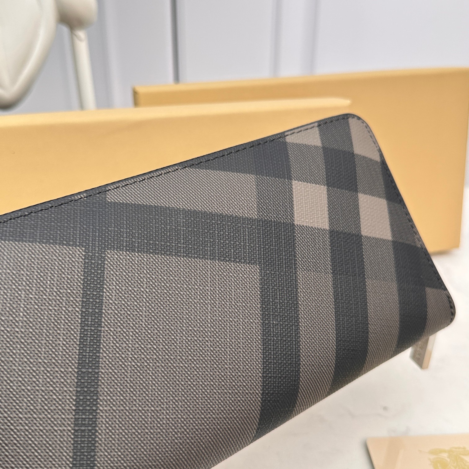 [TOP] BURBERRY Men's  Wallet - Black