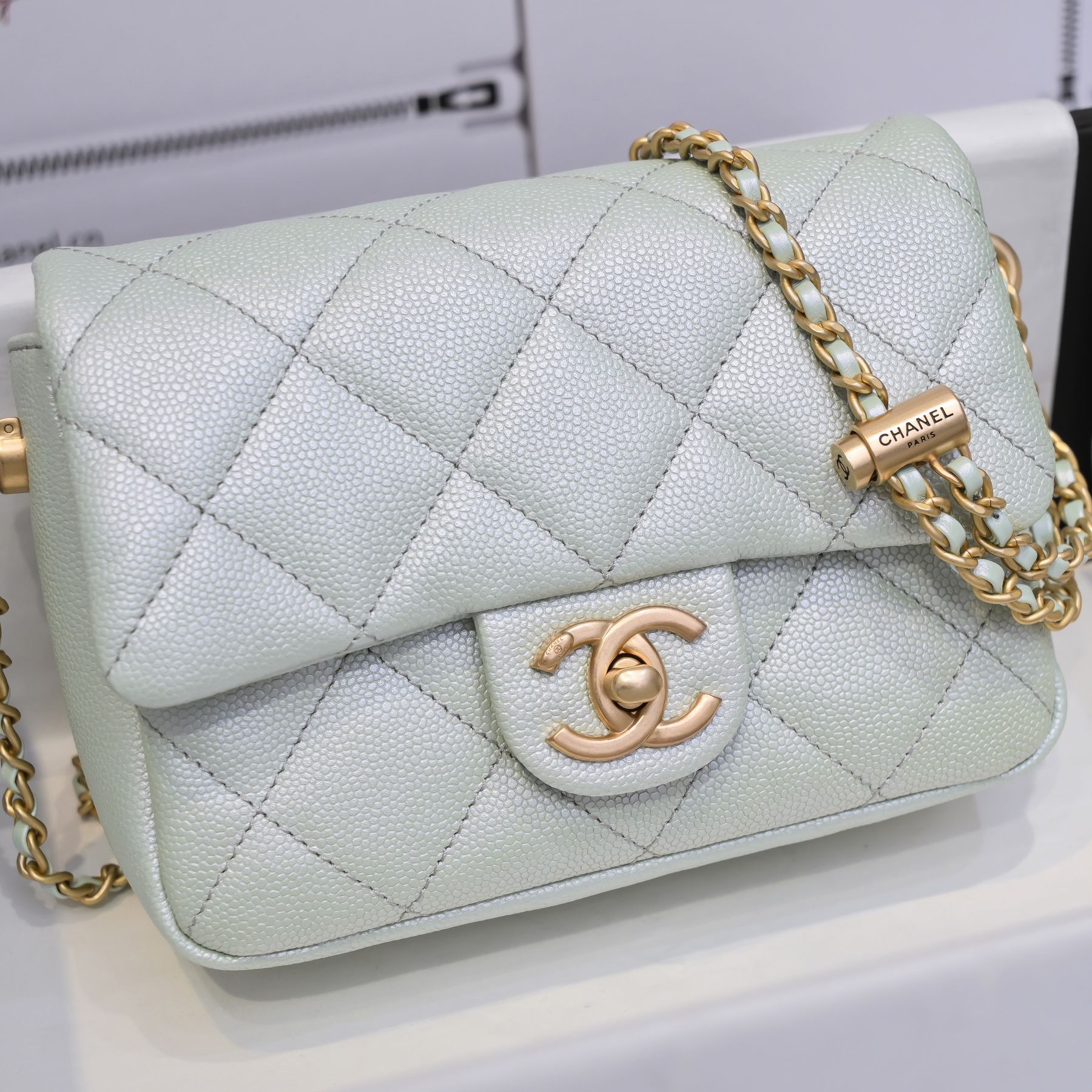 [TOP] CHANEL Classic Flap Bag Adjustable Chain SS21 Mini Square 19x13x6cm - Green