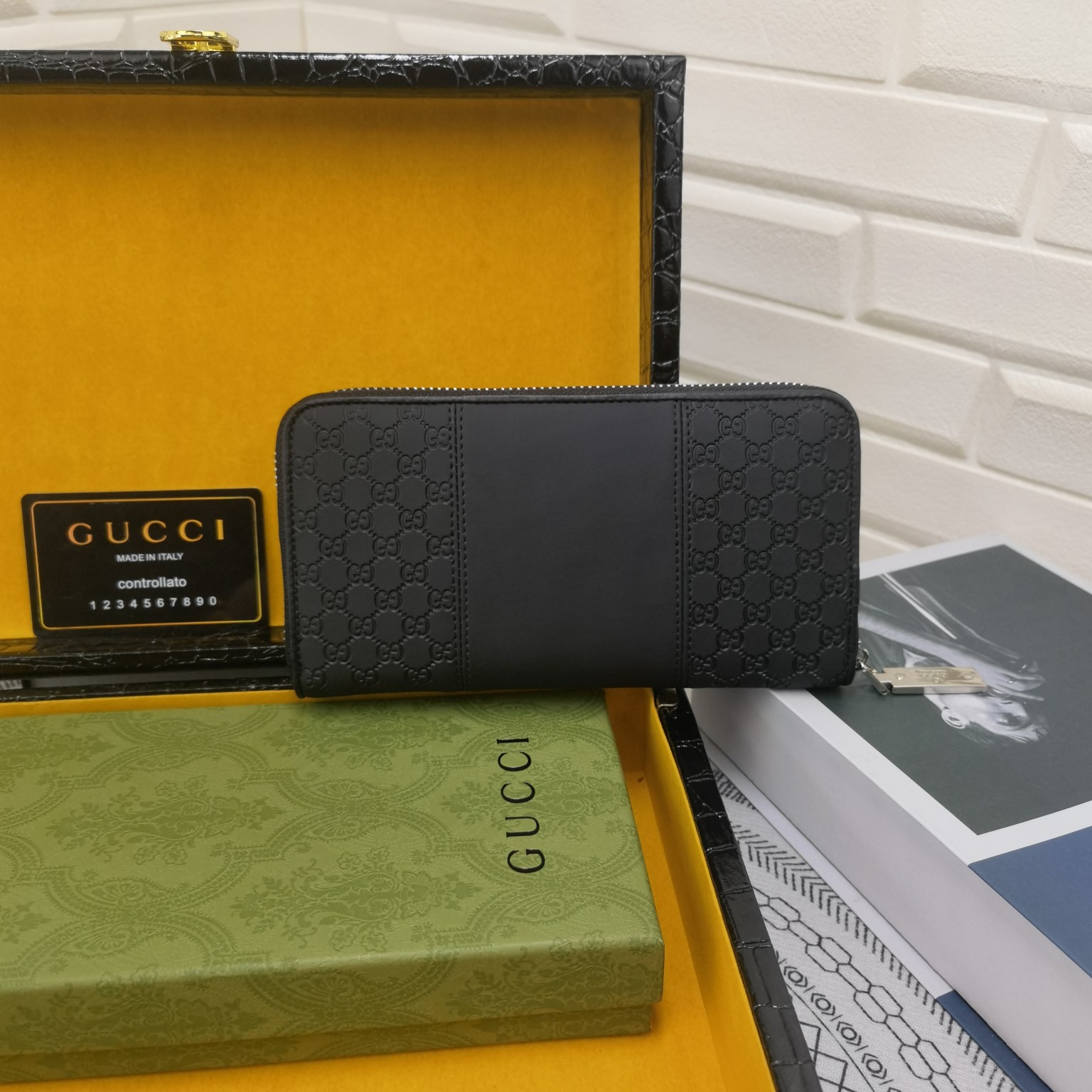 [TOP] GUCCI Men's Wallet - Black