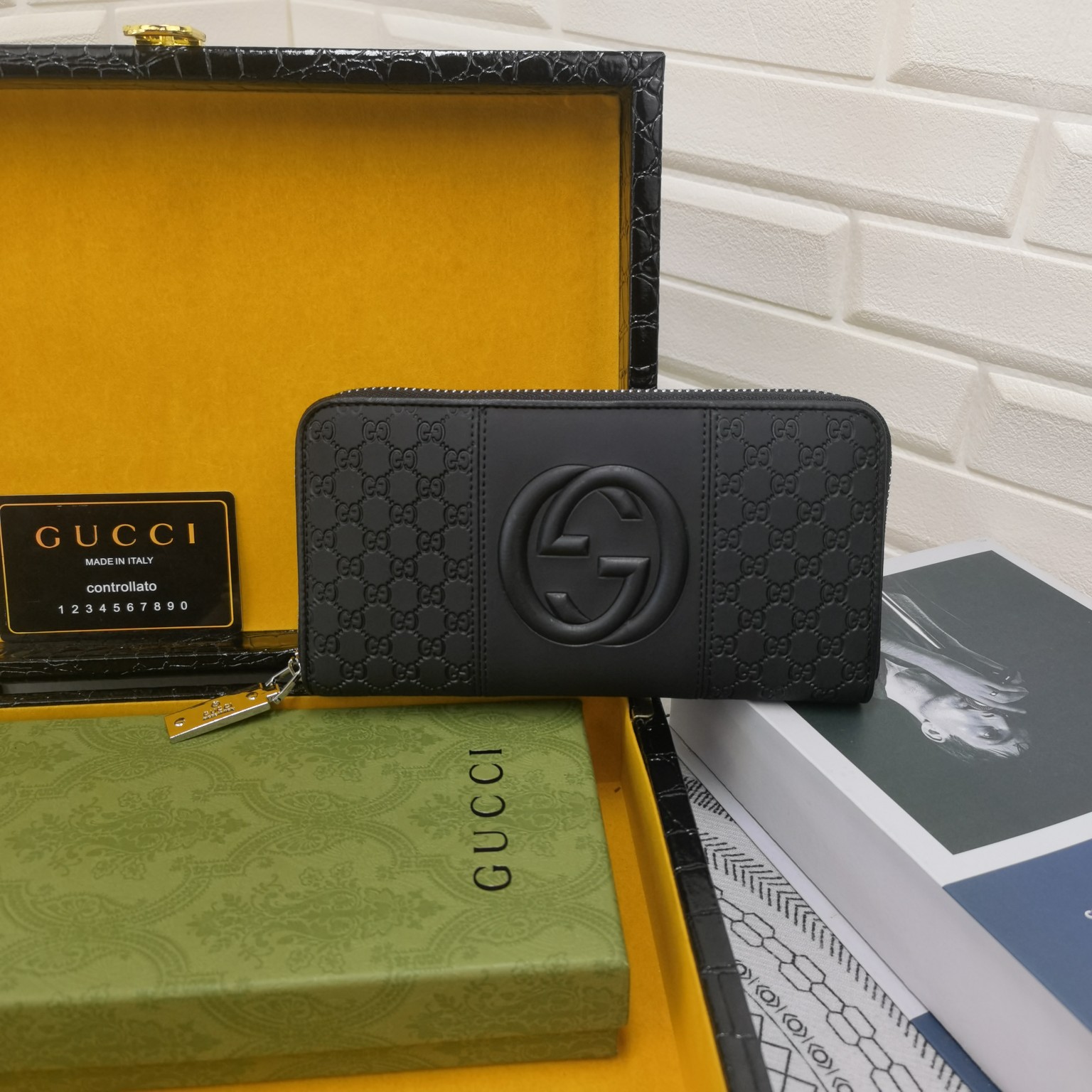 [TOP] GUCCI Men's Wallet - Black