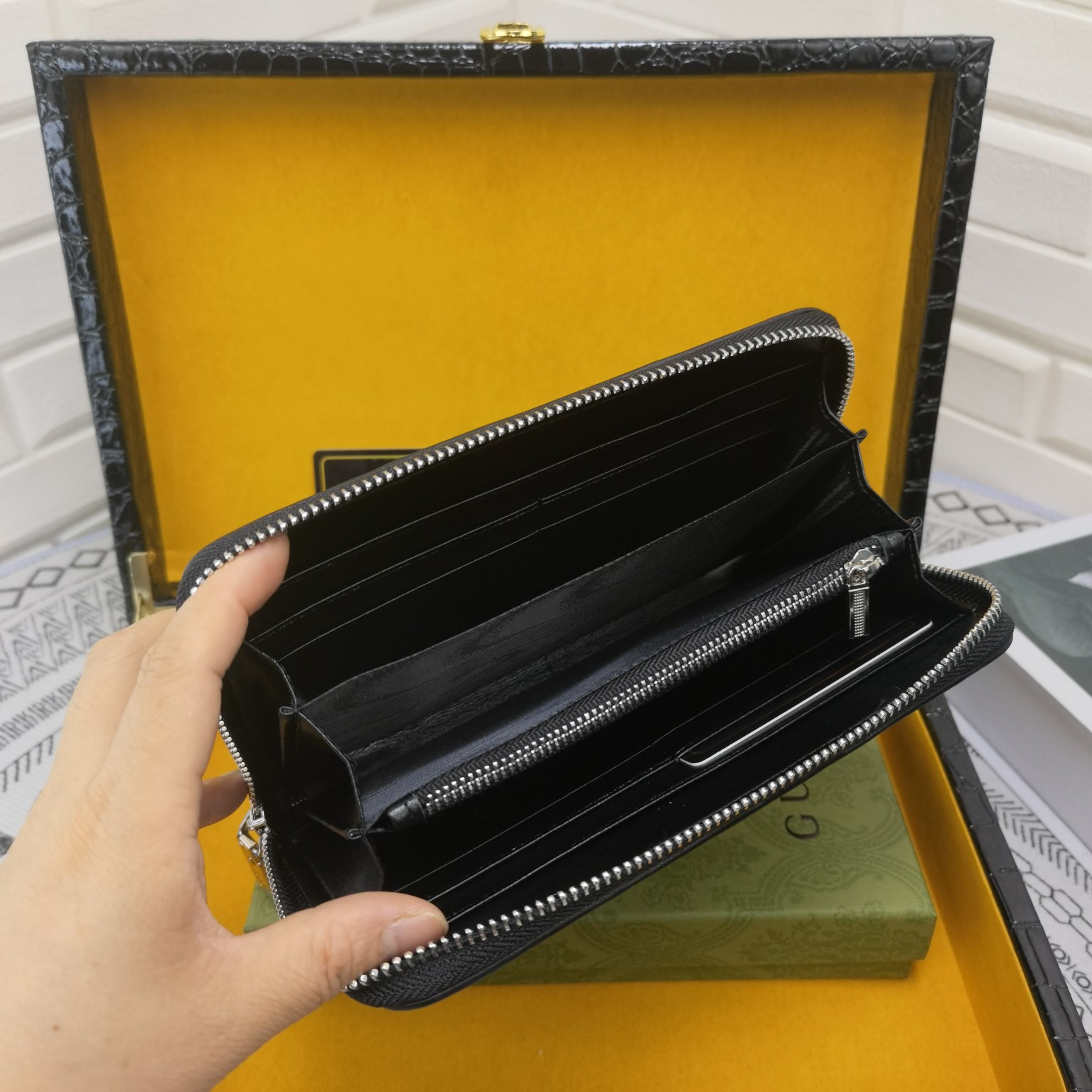 [TOP] GUCCI Men's Wallet - Black