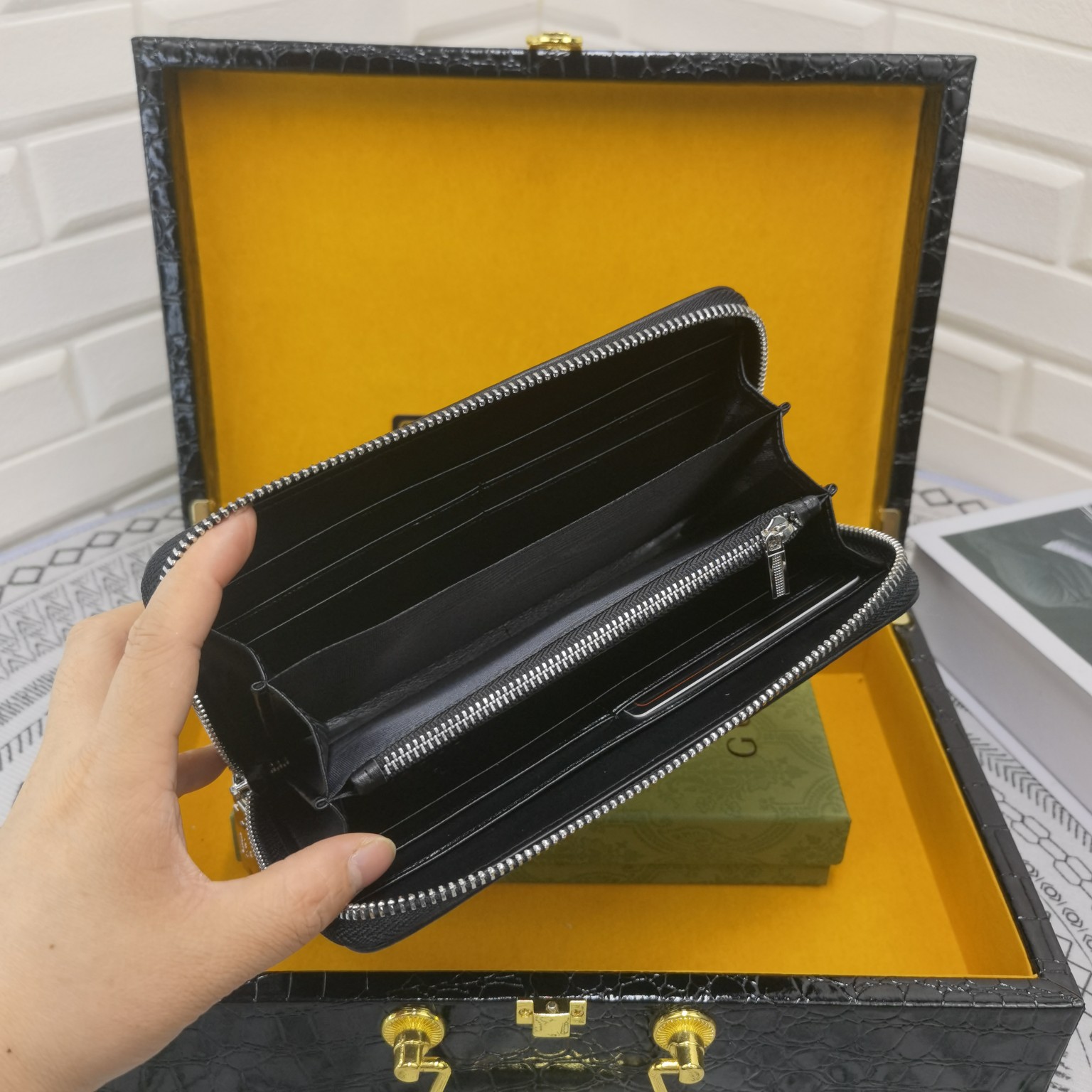 [TOP] GUCCI Men's Wallet - Black