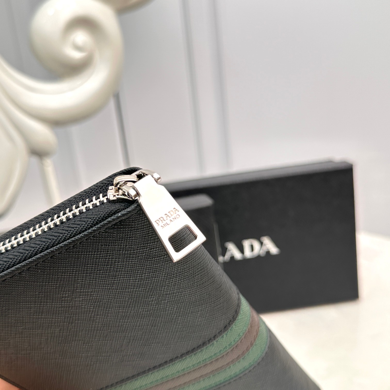 [TOP] PRADA Men's Wallet - Black