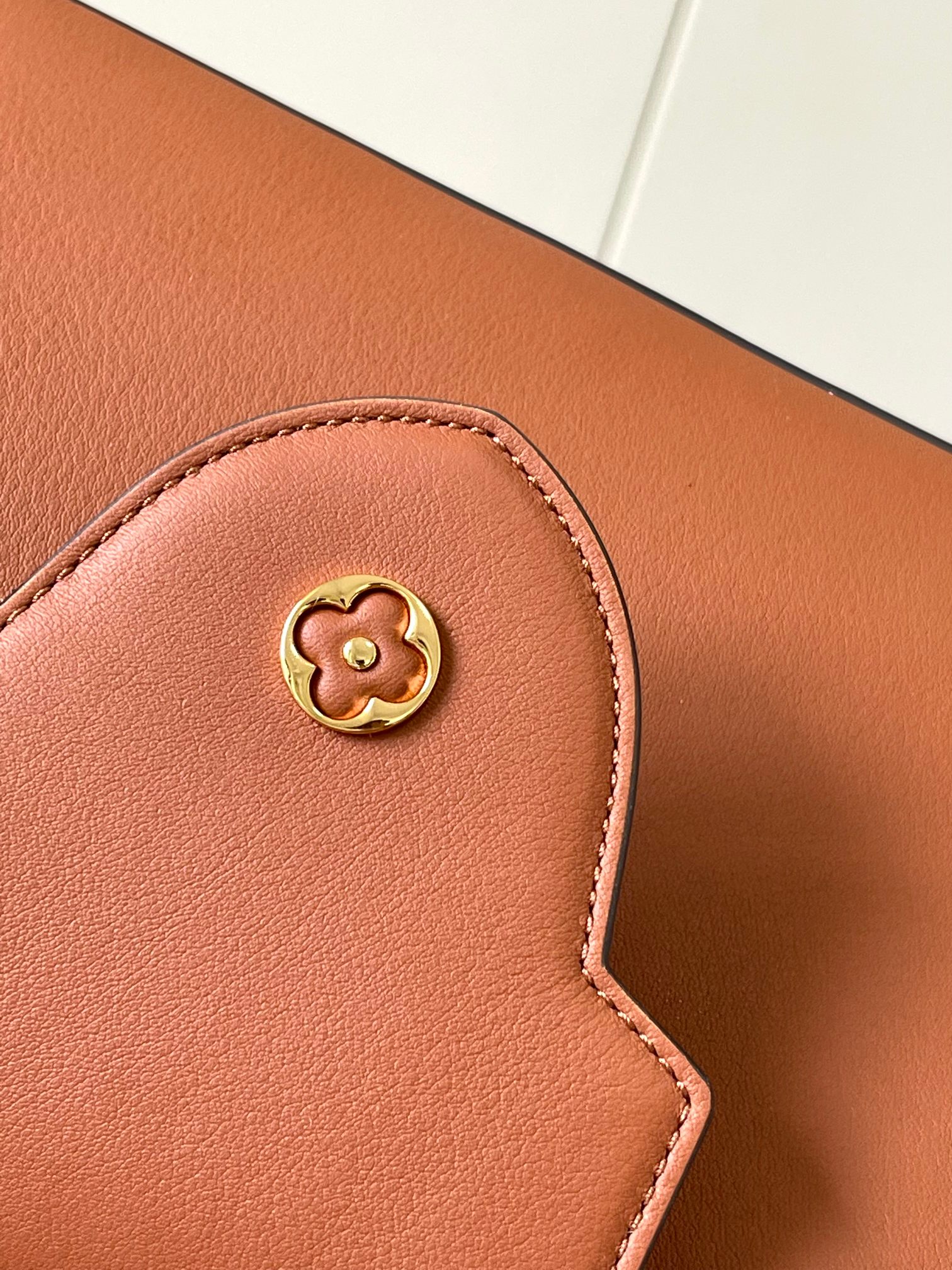 [TOP] Louis Vuitton LV Capucines Bag 27 *18 *9cm- Brown with Green Shell Buckle