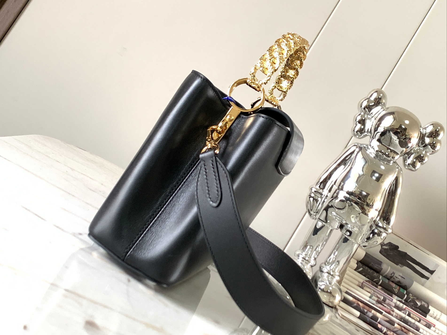 [TOP] Louis Vuitton LV Capucines Bag 27 *18 *9cm - Black with Green Shell Buckle