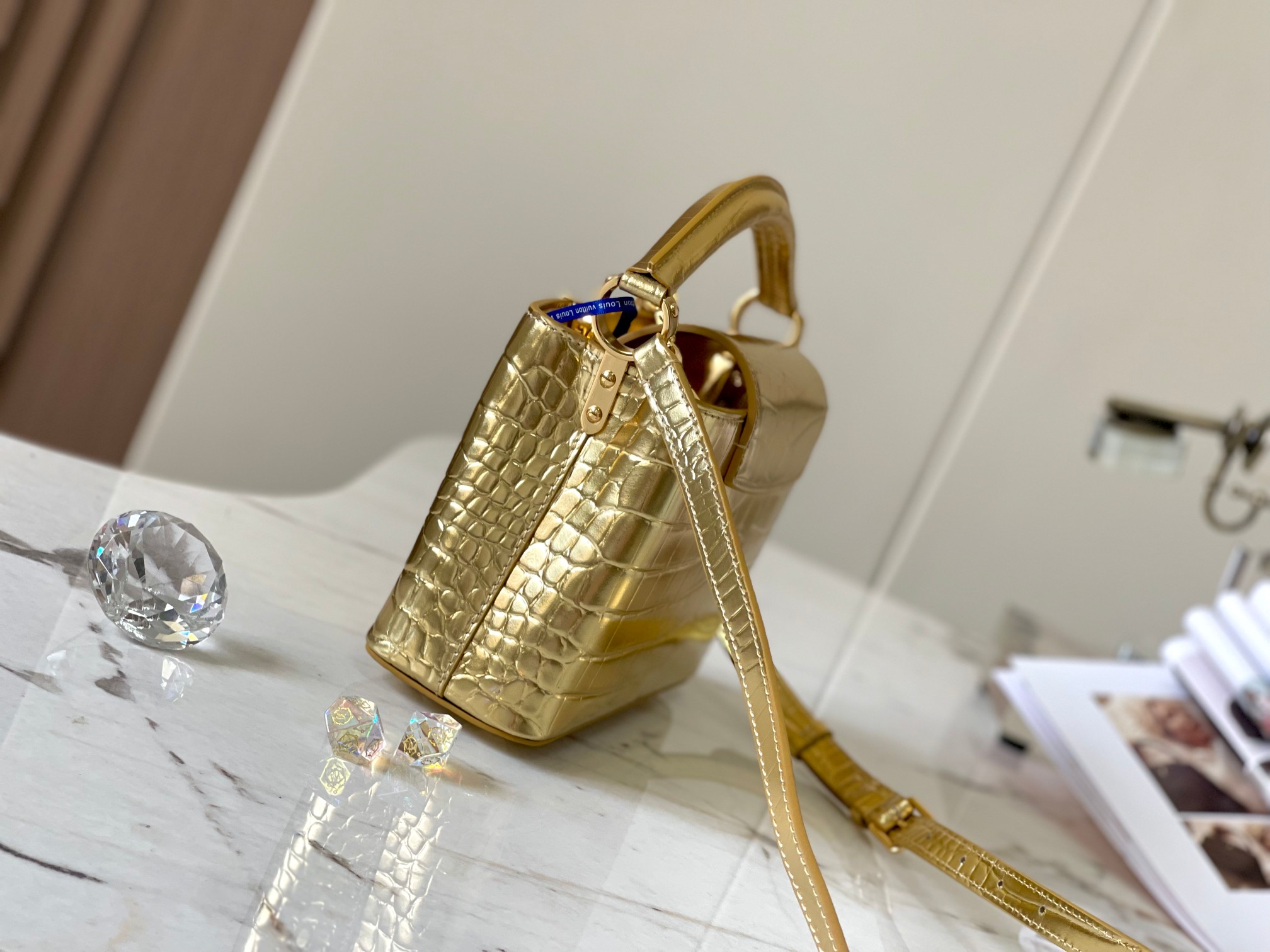 [TOP] Louis Vuitton LV Capucines Bag - Gold glossy with crocodile buckle