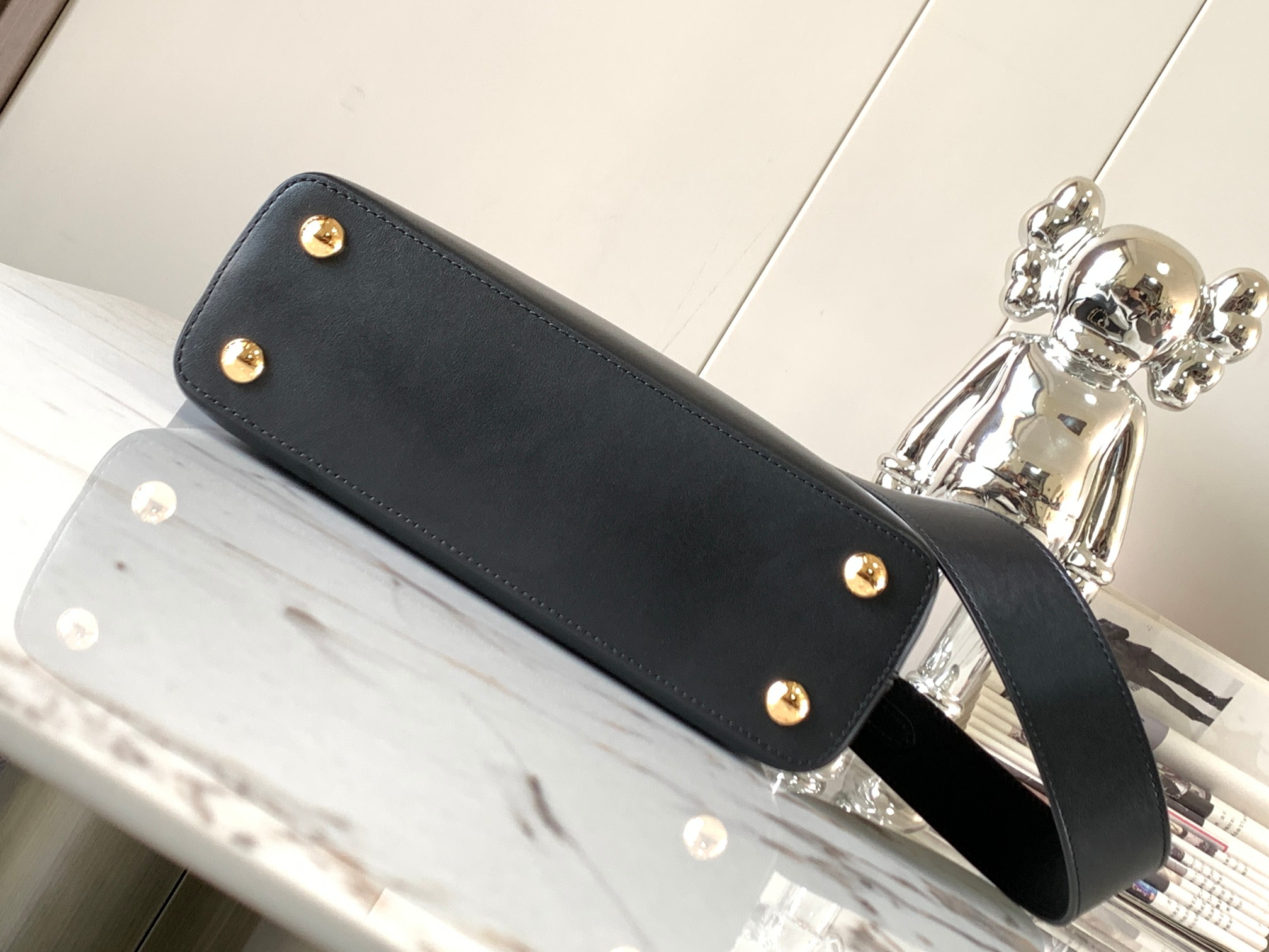 [TOP] Louis Vuitton LV Capucines Bag 27 *18 *9cm - Black with Green Shell Buckle