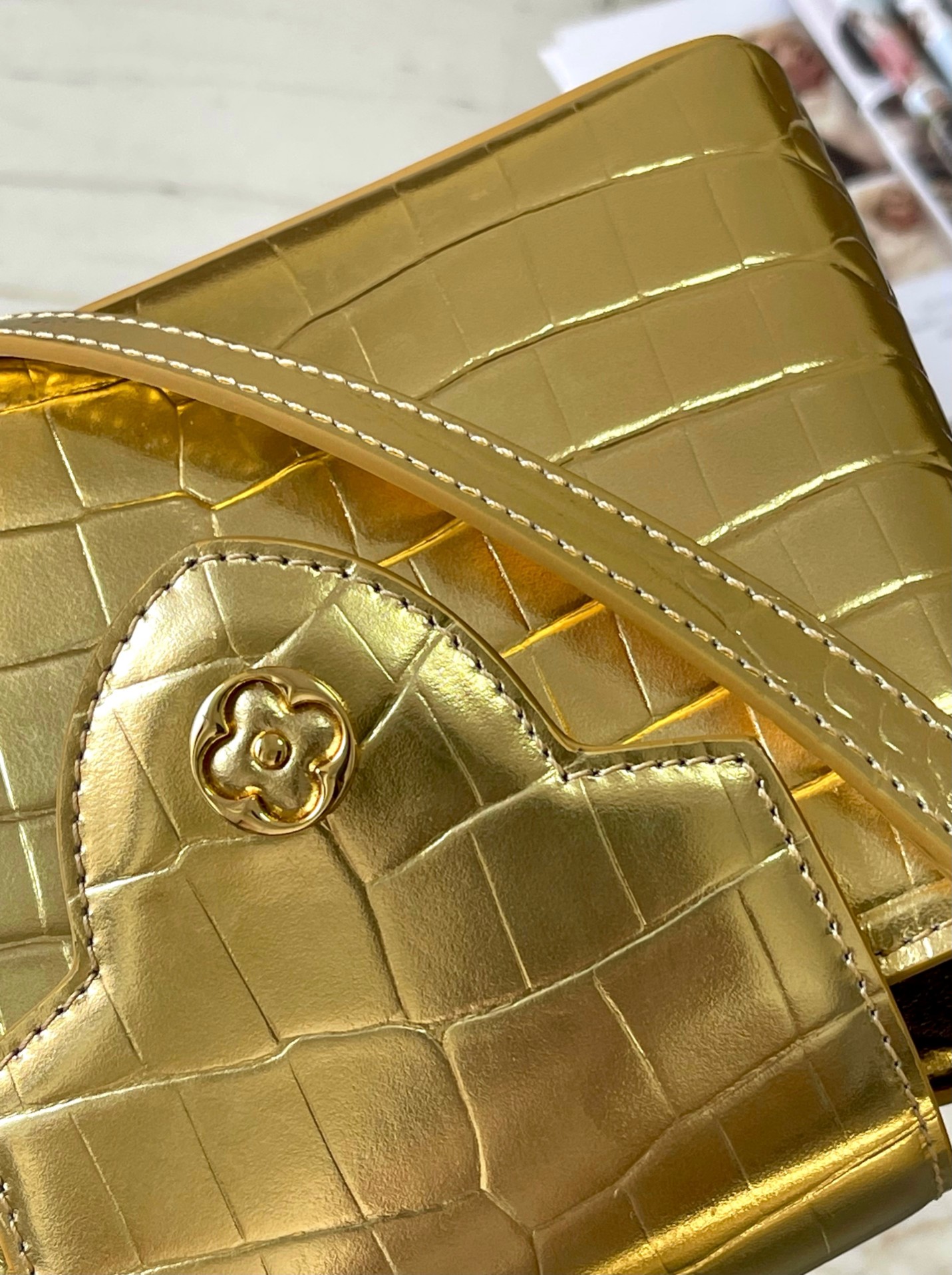 [TOP] Louis Vuitton LV Capucines Bag - Gold glossy with crocodile buckle