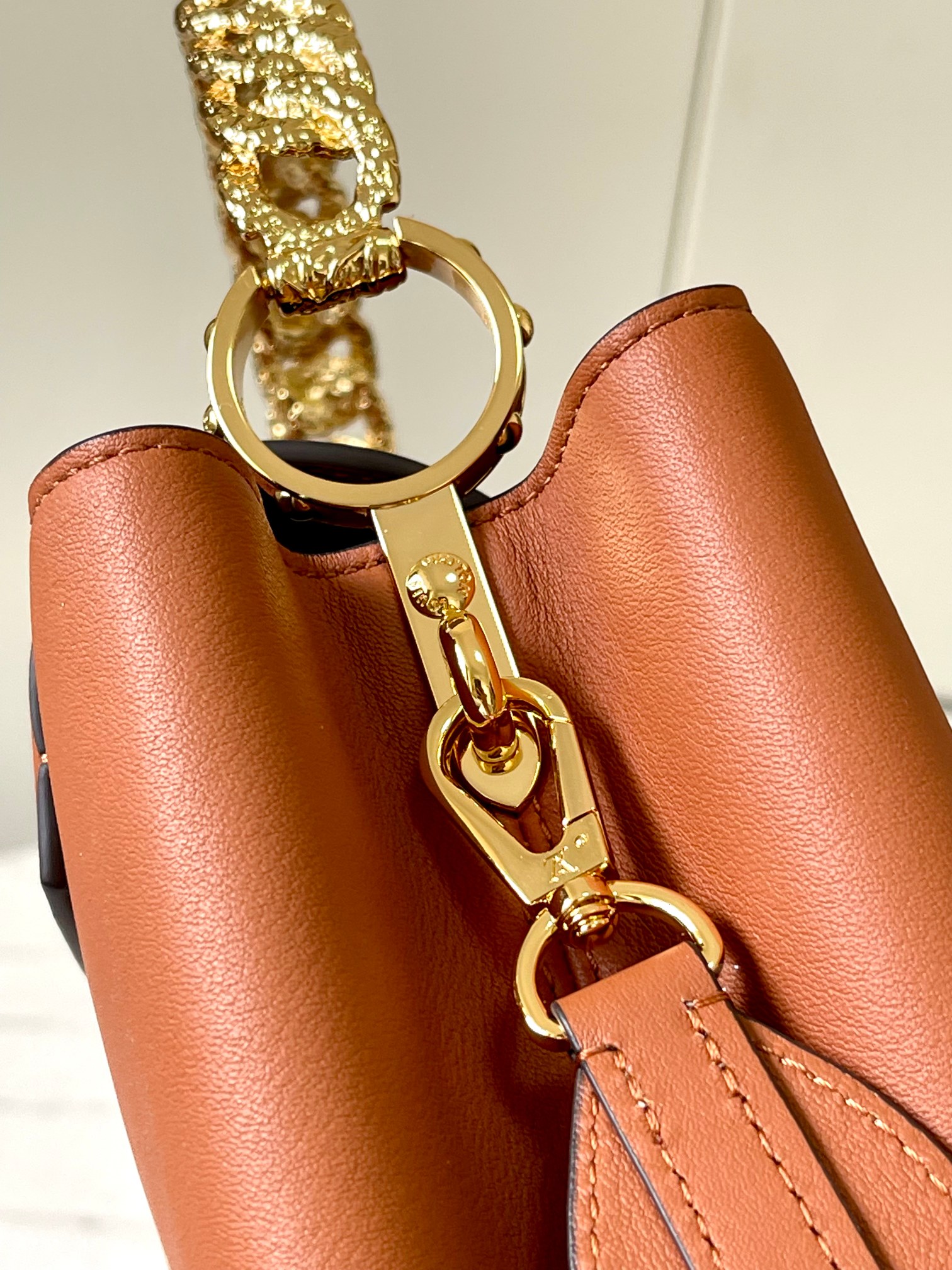 [TOP] Louis Vuitton LV Capucines Bag 27 *18 *9cm- Brown with Green Shell Buckle