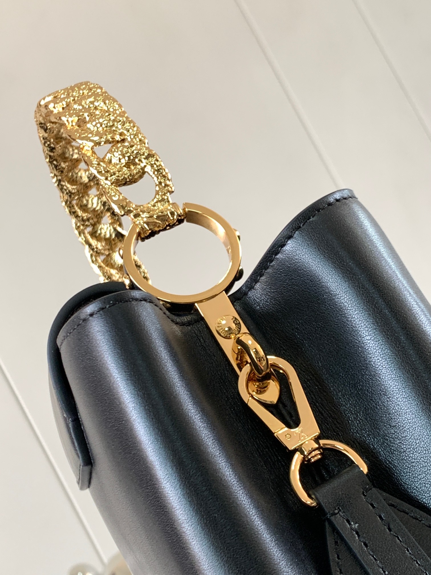 [TOP] Louis Vuitton LV Capucines Bag 27 *18 *9cm - Black with Green Shell Buckle