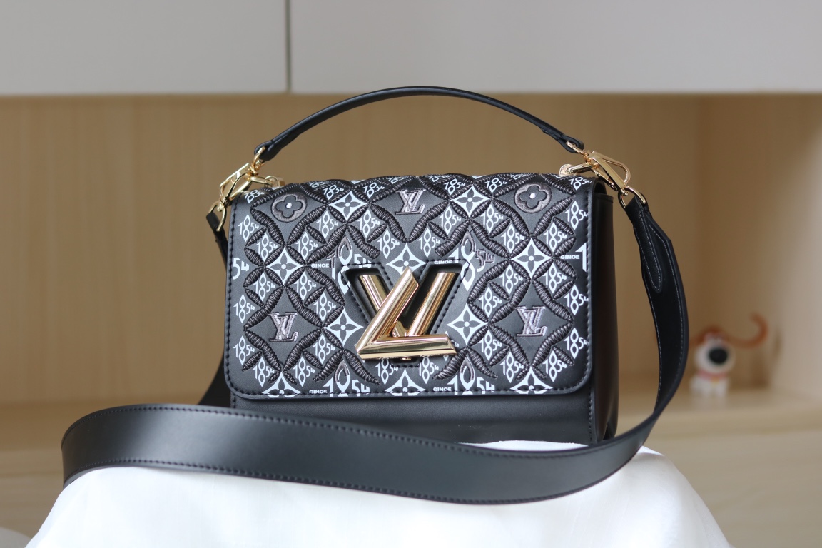 [TOP] Louis Vuitton LV  Twist MM Bag 23 x 17 x 9.5 cm - 2 Colors