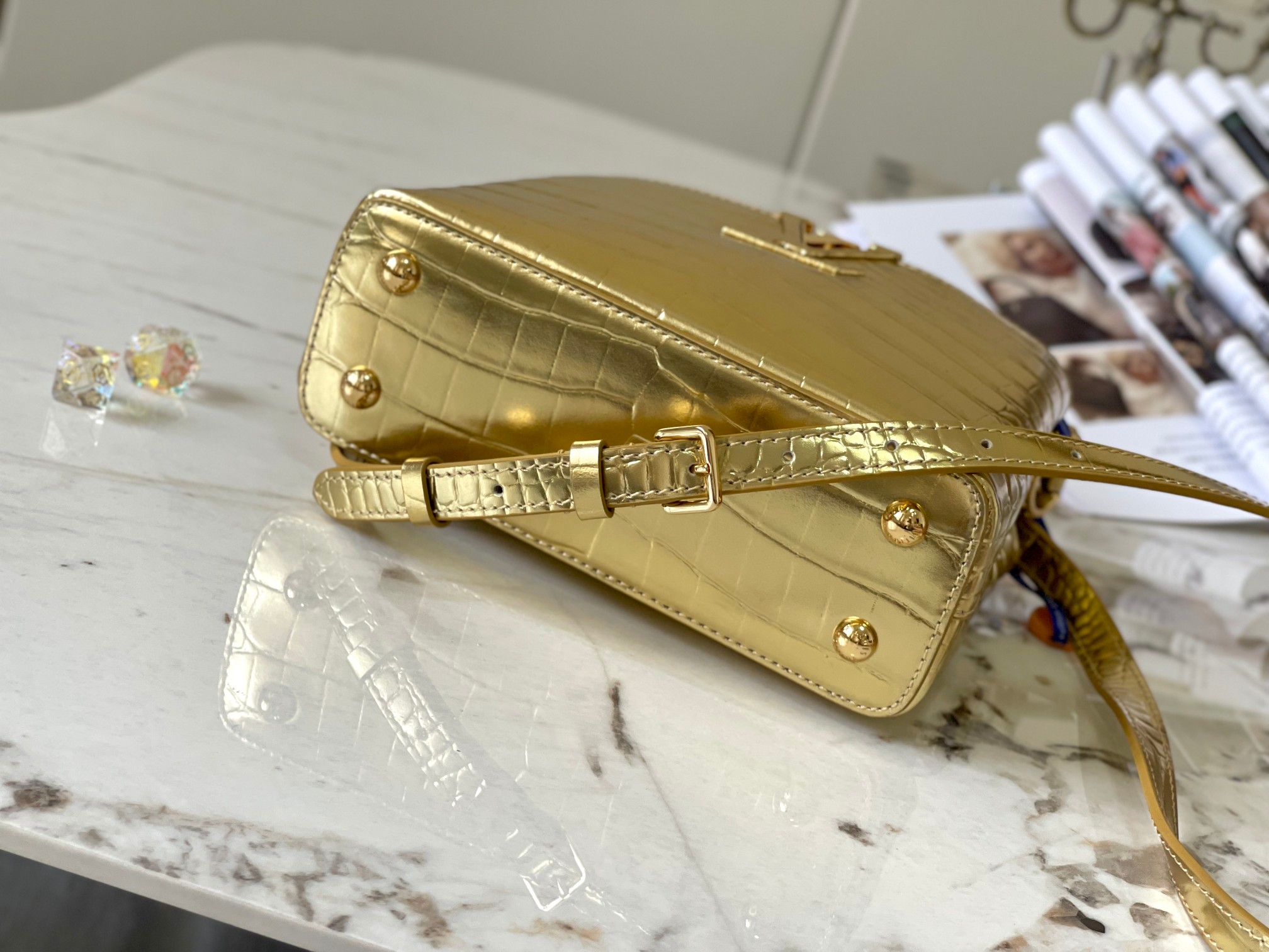 [TOP] Louis Vuitton LV Capucines Bag - Gold glossy with crocodile buckle